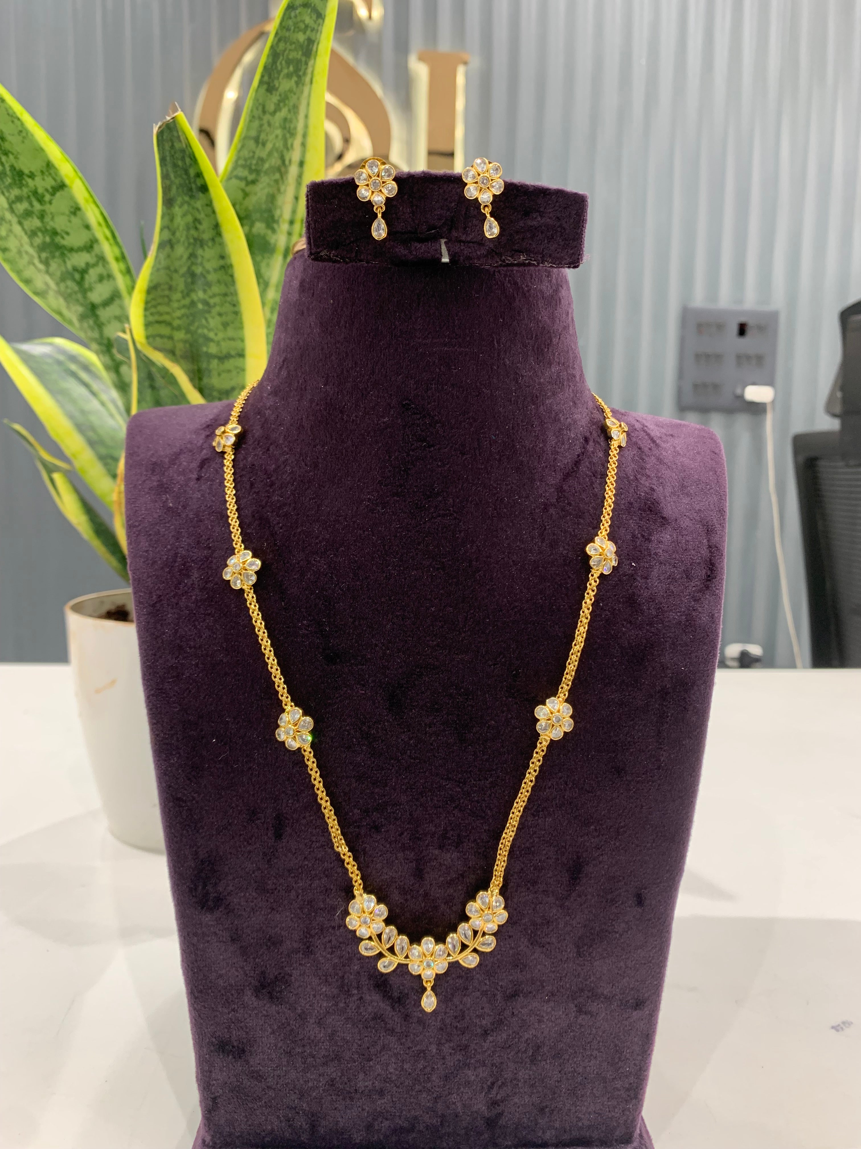 Beautiful chain set