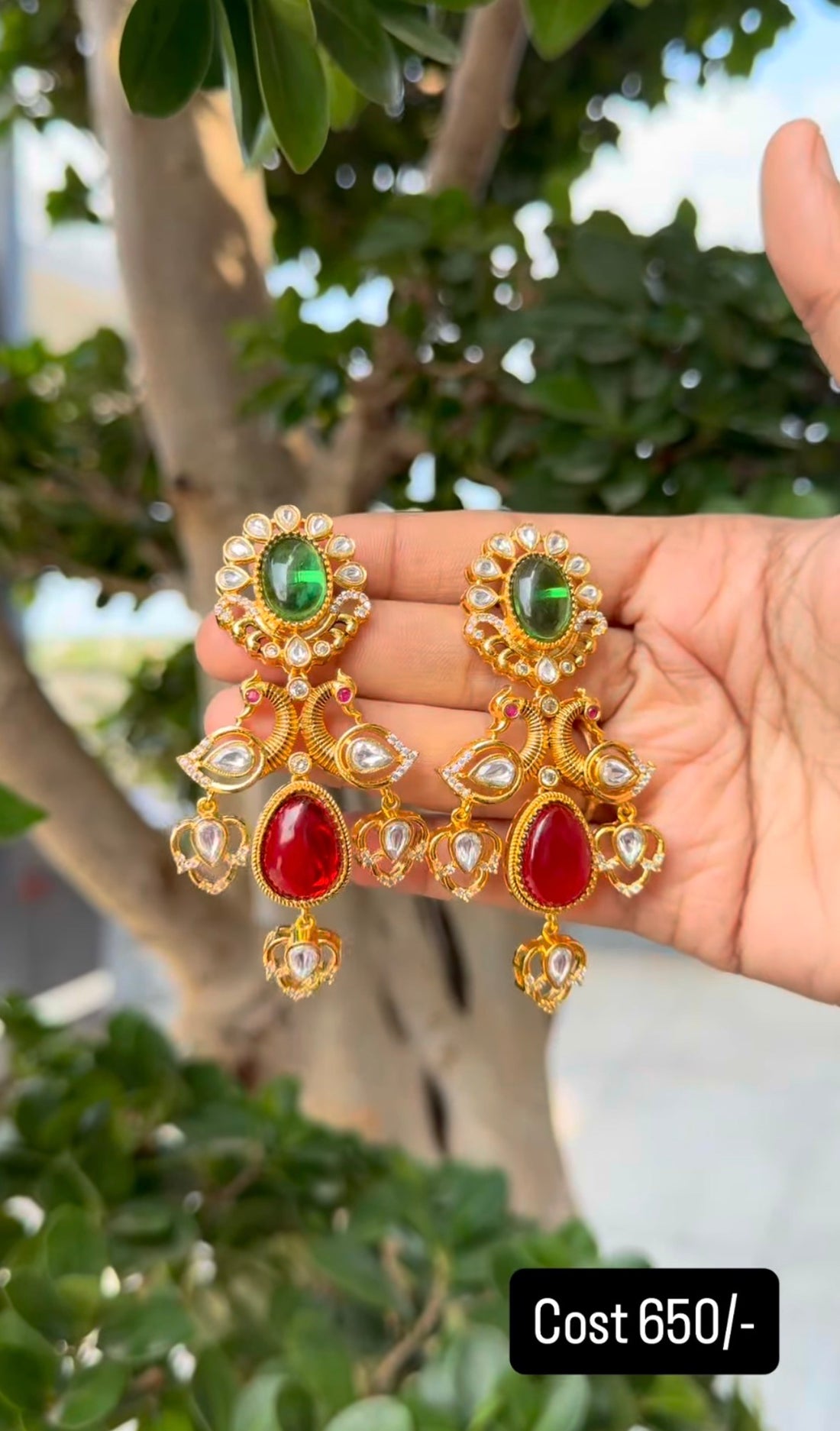Beautiful kundhan style Chandbalis