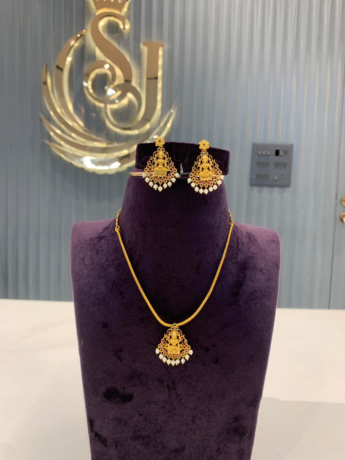 Beautiful simple necklace