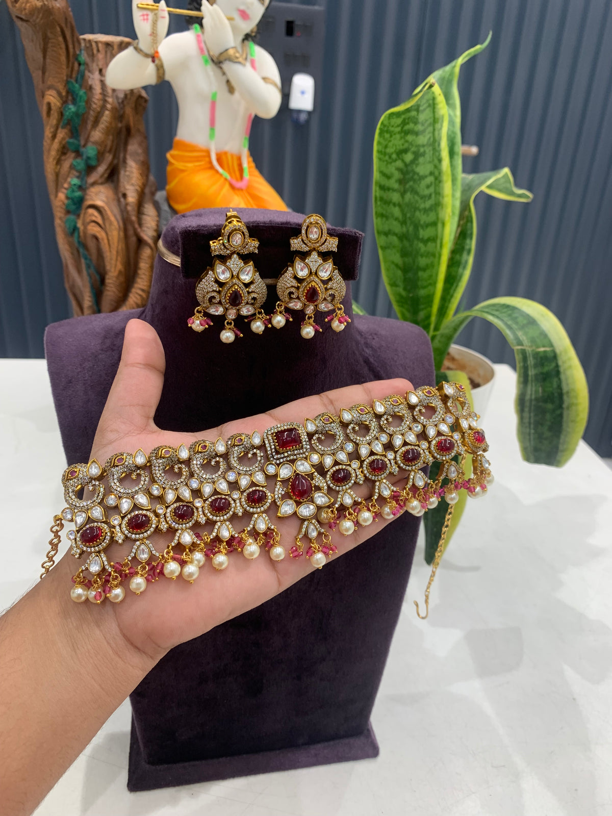 Beautiful moissanite stone chocker