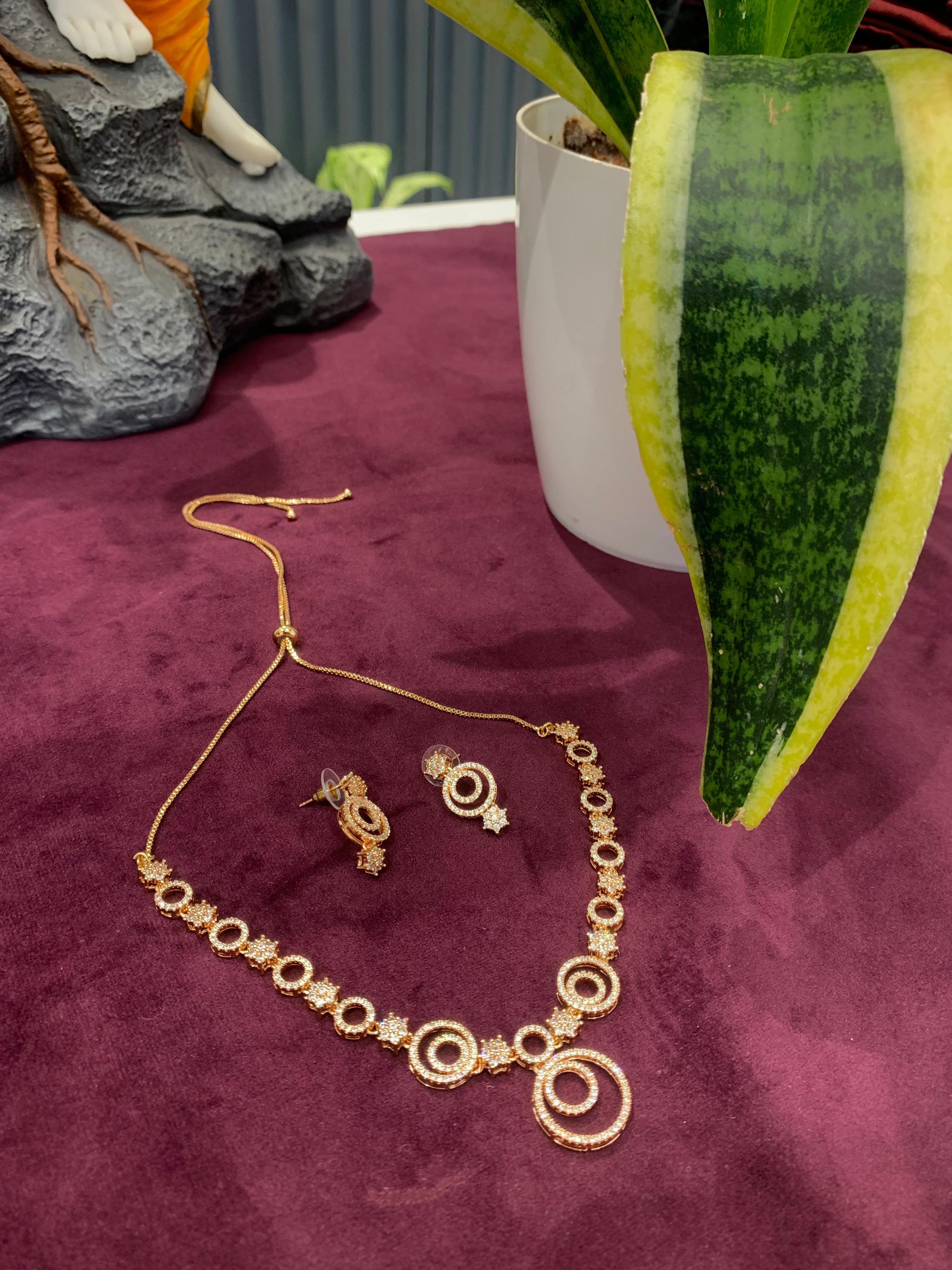 Beautiful rosegold necklace with earrings
