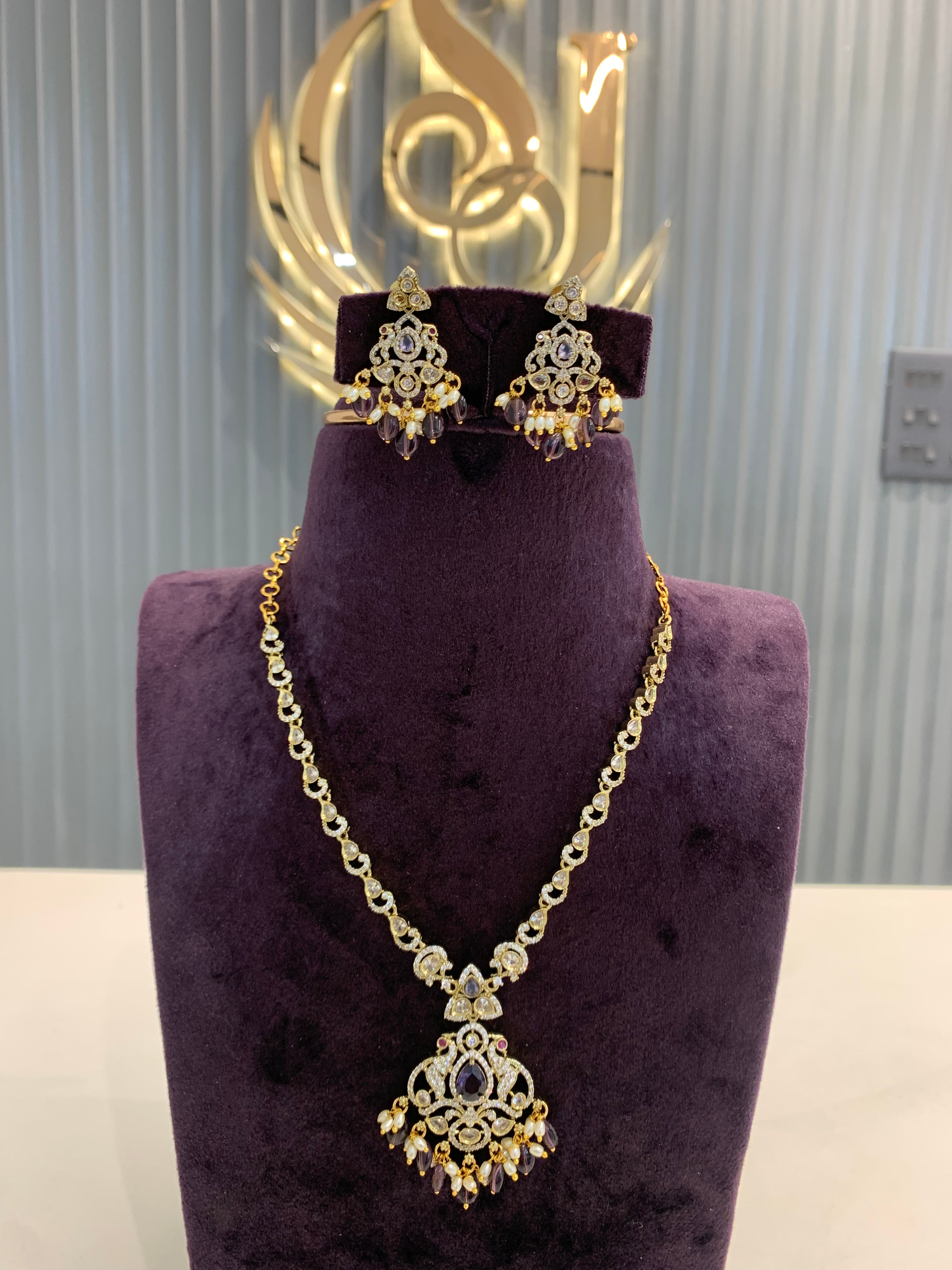 Beautiful mehandi polish necklace
