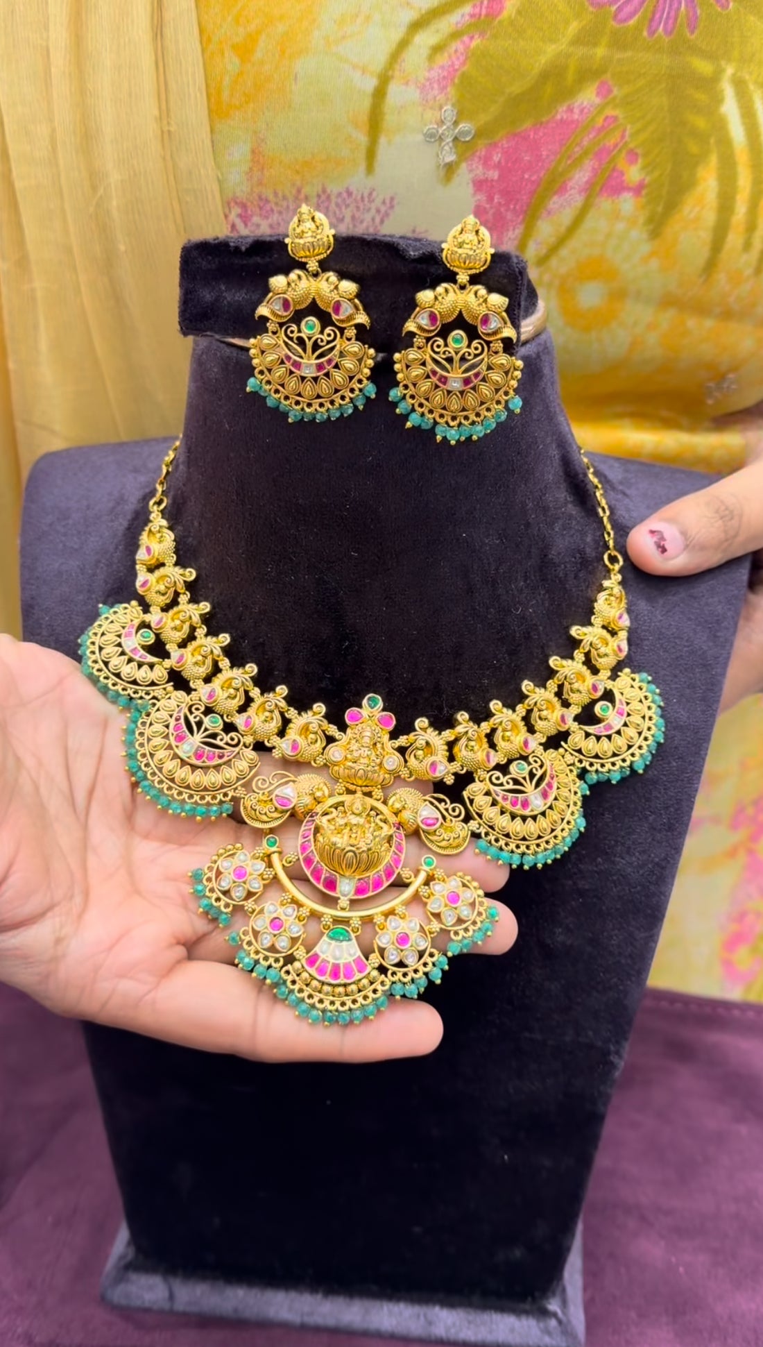 Beautiful jadav necklace