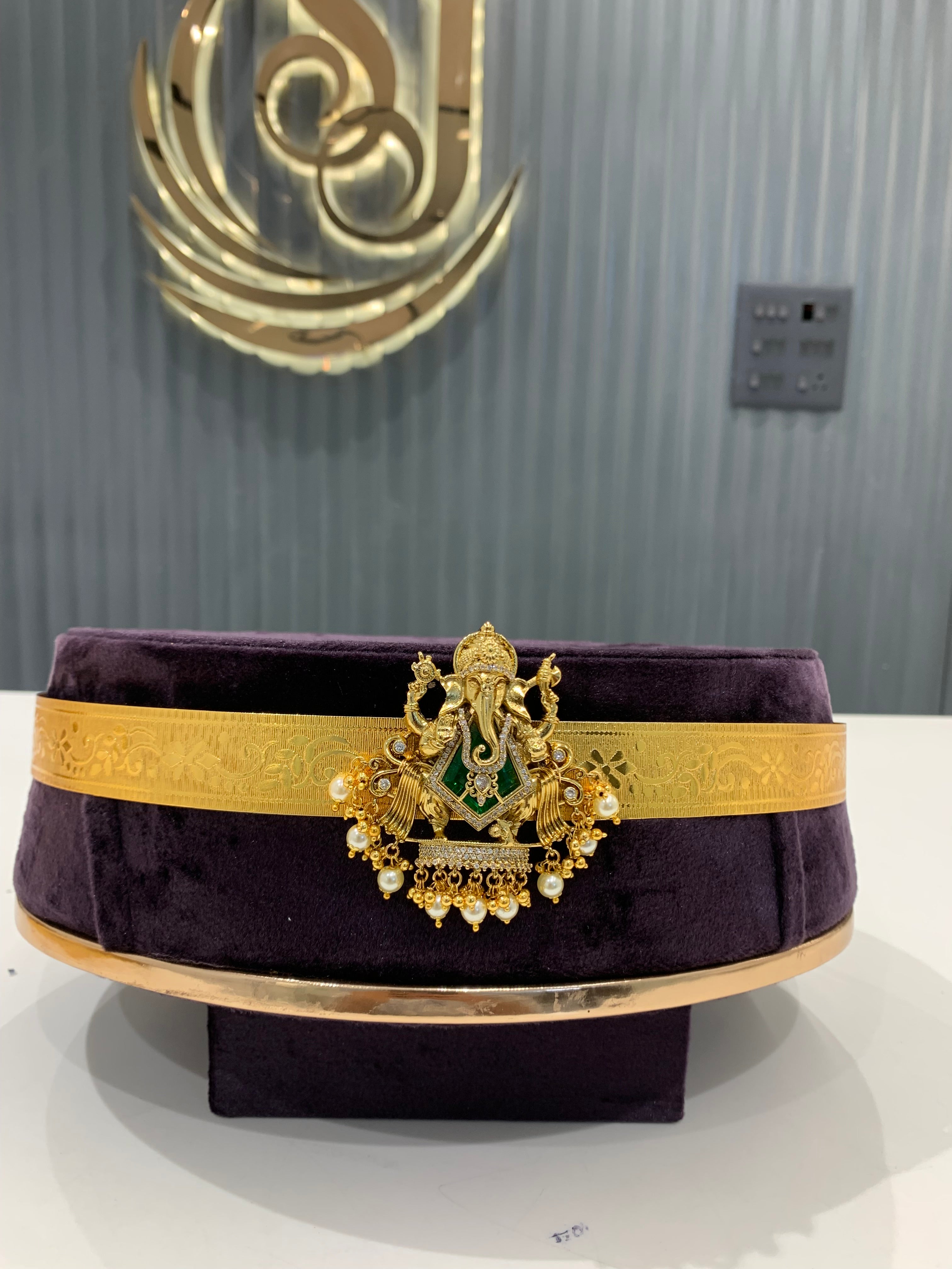 Beautiful adult vaddanam