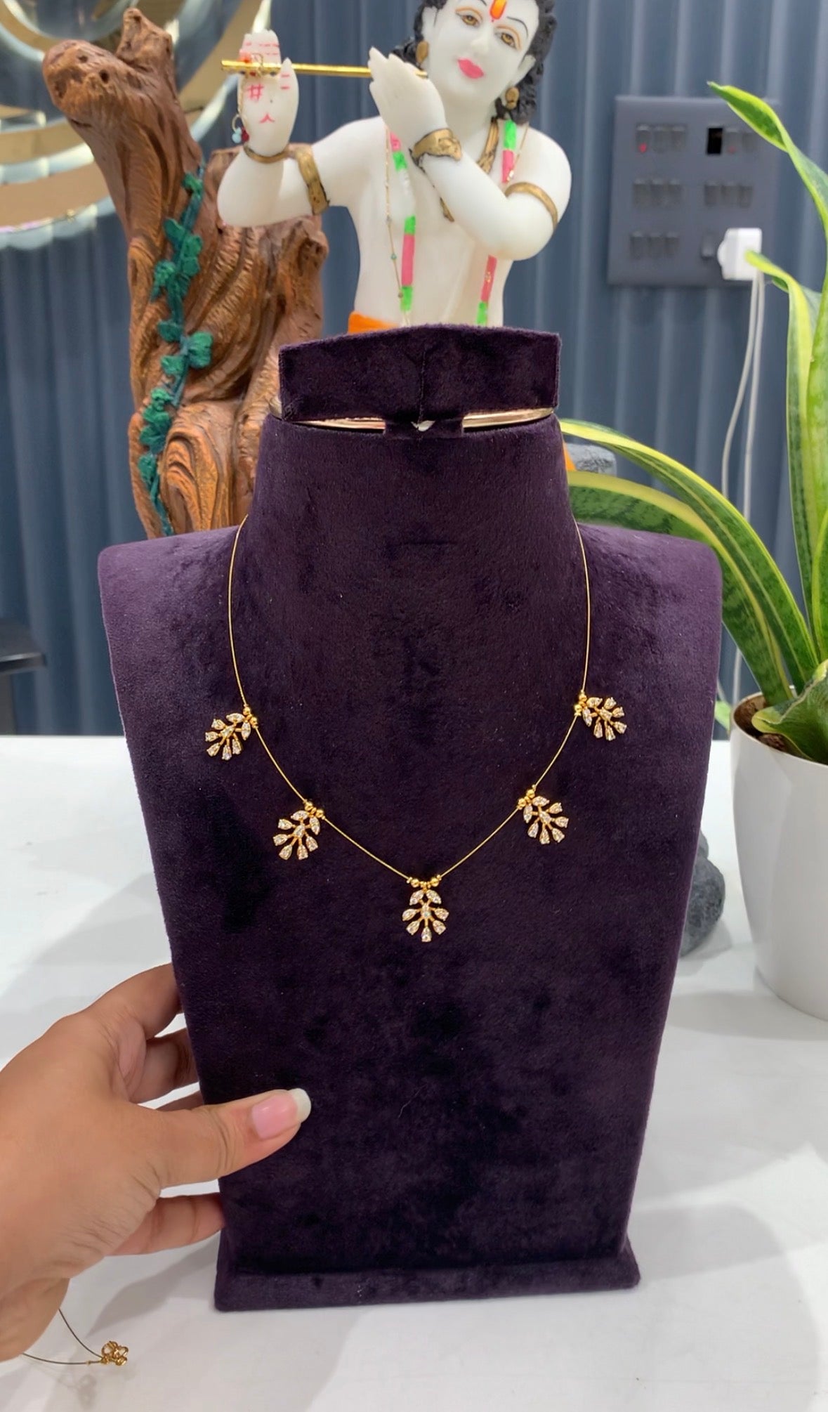 Beautiful Pendent with invisible chain