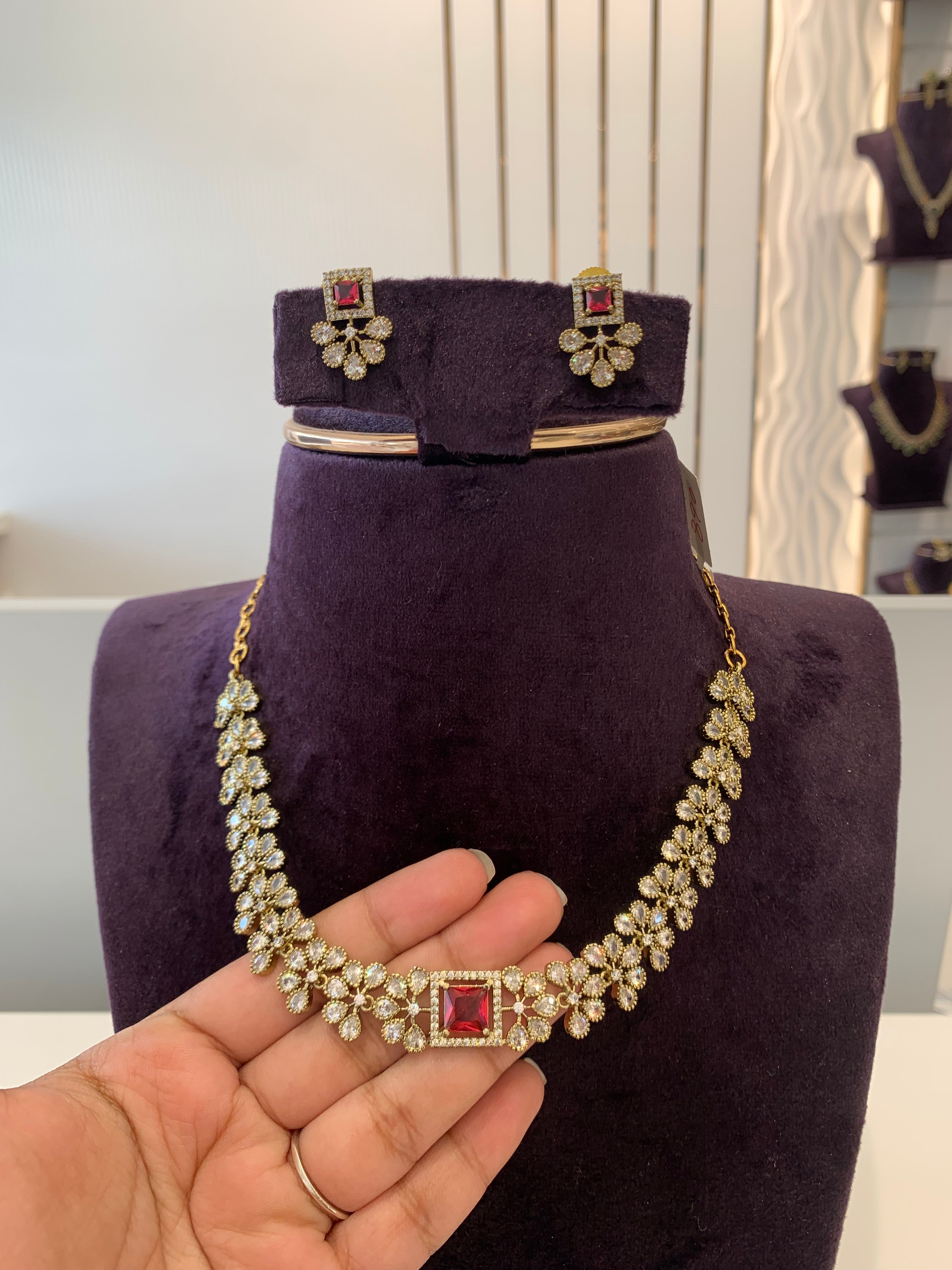 Beautiful mehandi polish necklace
