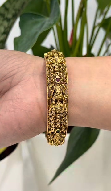 Beautiful single openable bangle(freesize)
