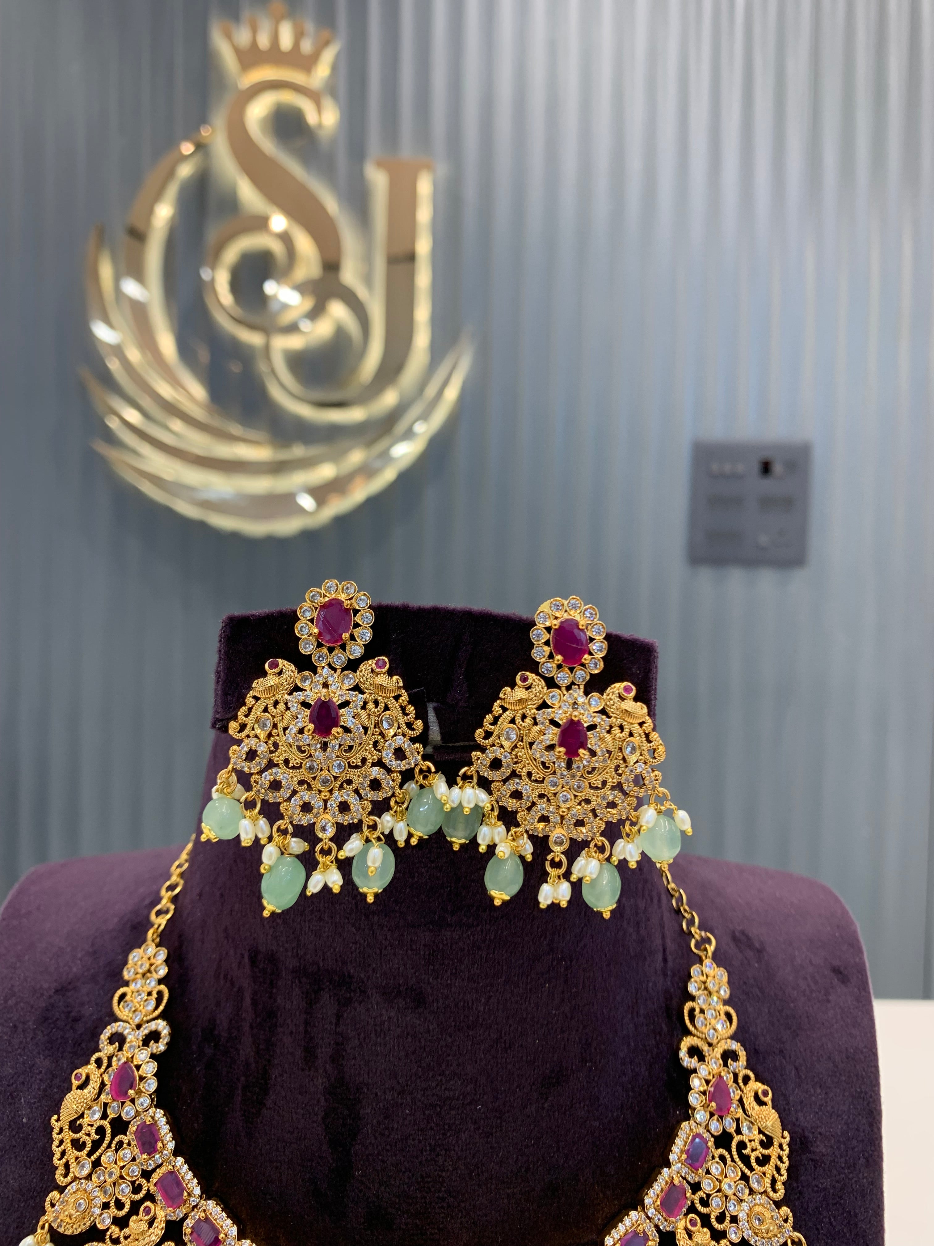 Beautiful heavy chocker set