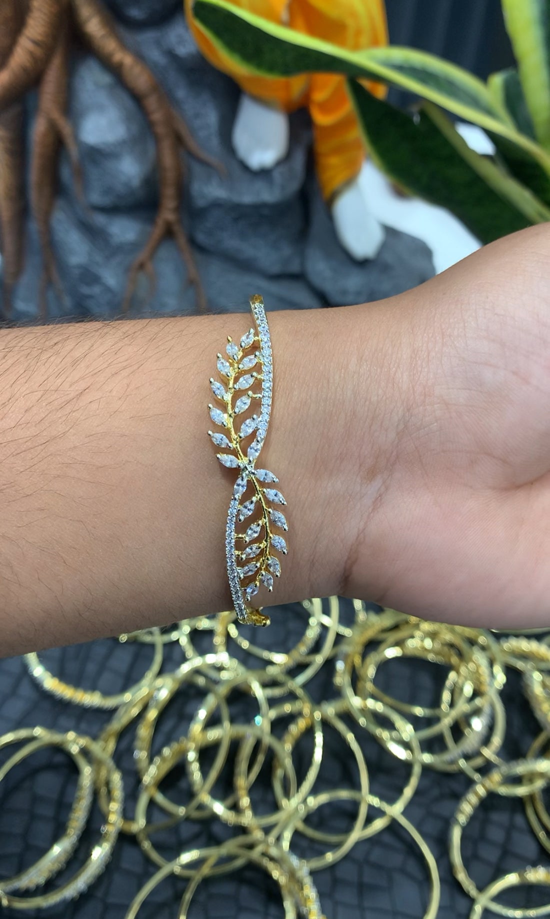 Beautiful stylish bracelet openable