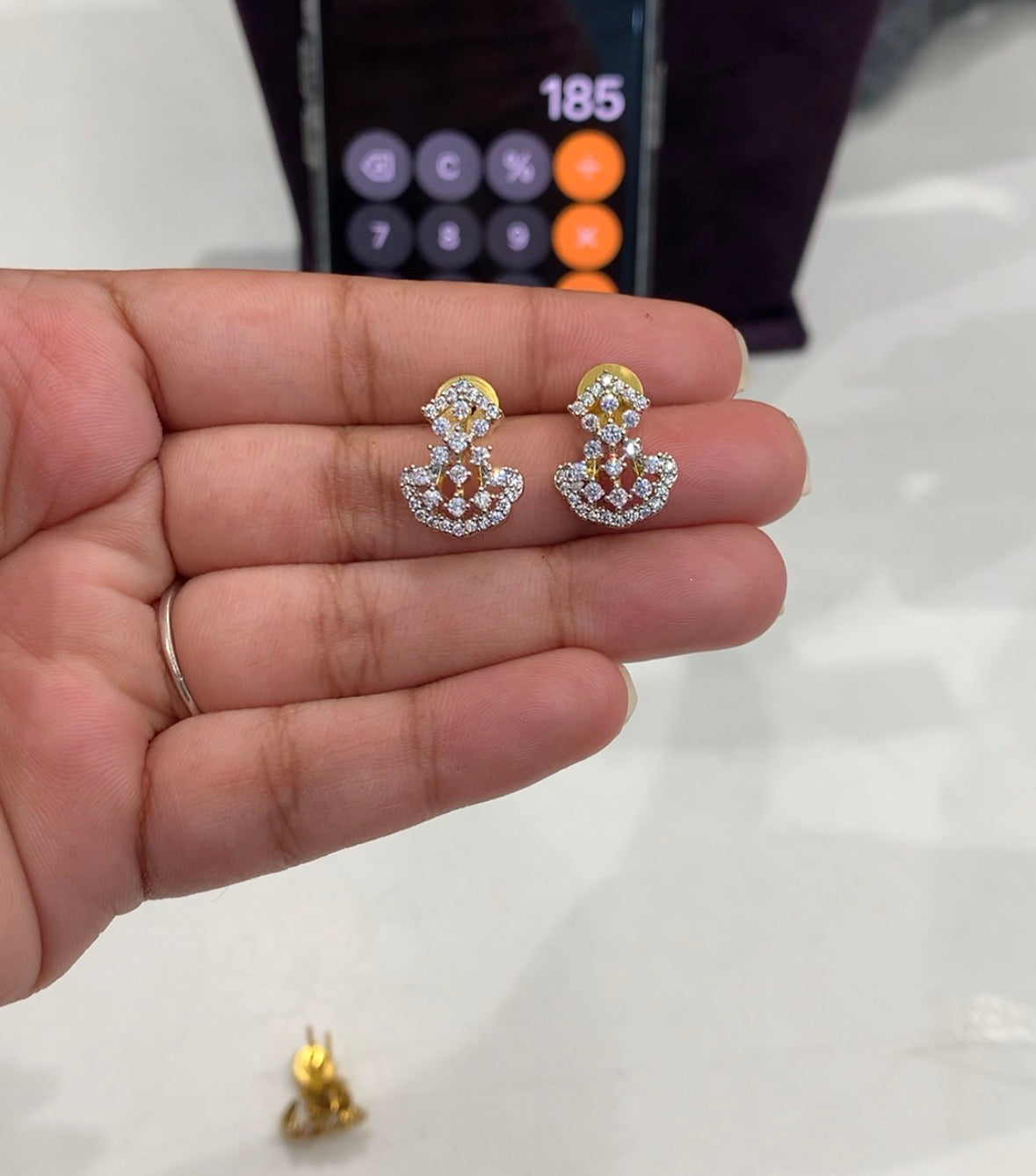 Beautiful GJ studs @ashadam offer