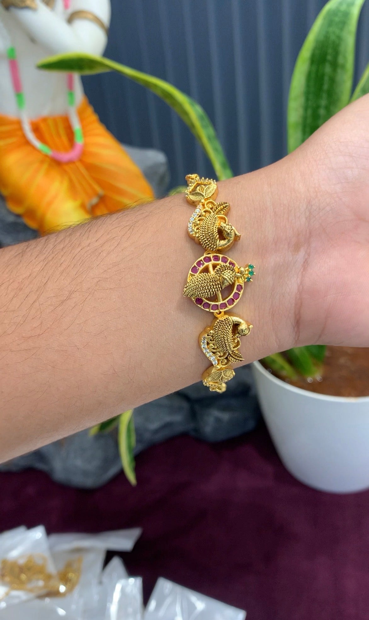 Beautiful traditional chain type bracelet