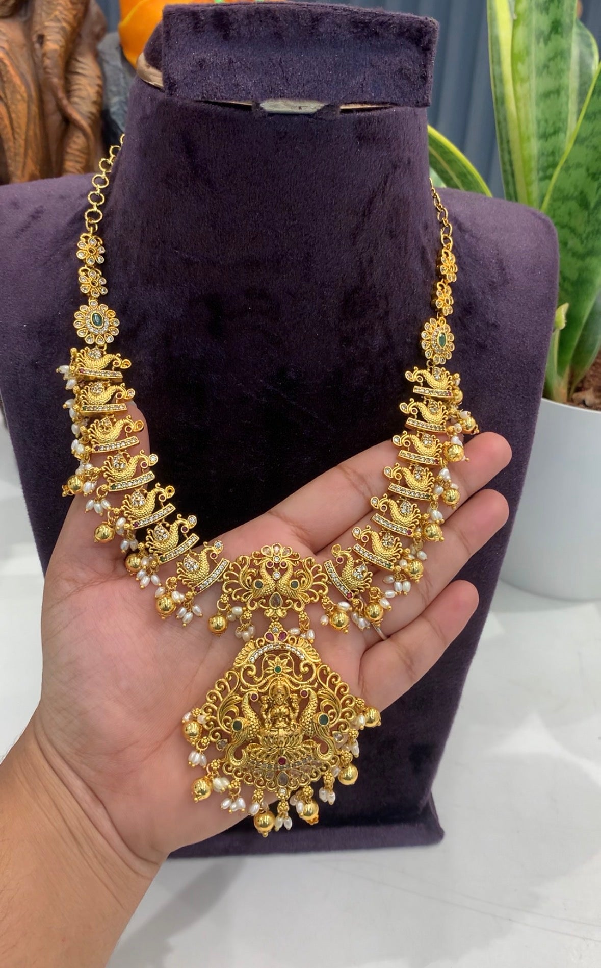 Beautiful traditional necklace without earrings