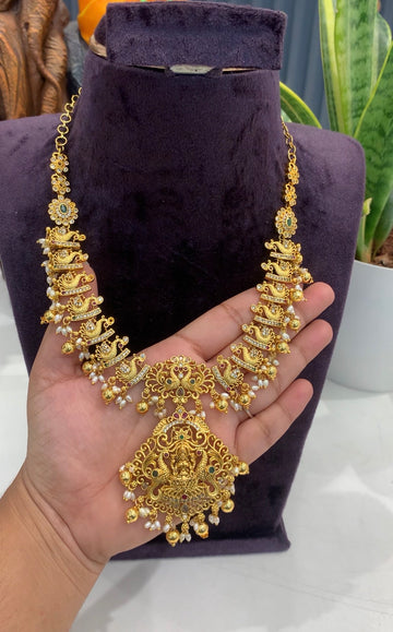 Beautiful traditional necklace without earrings
