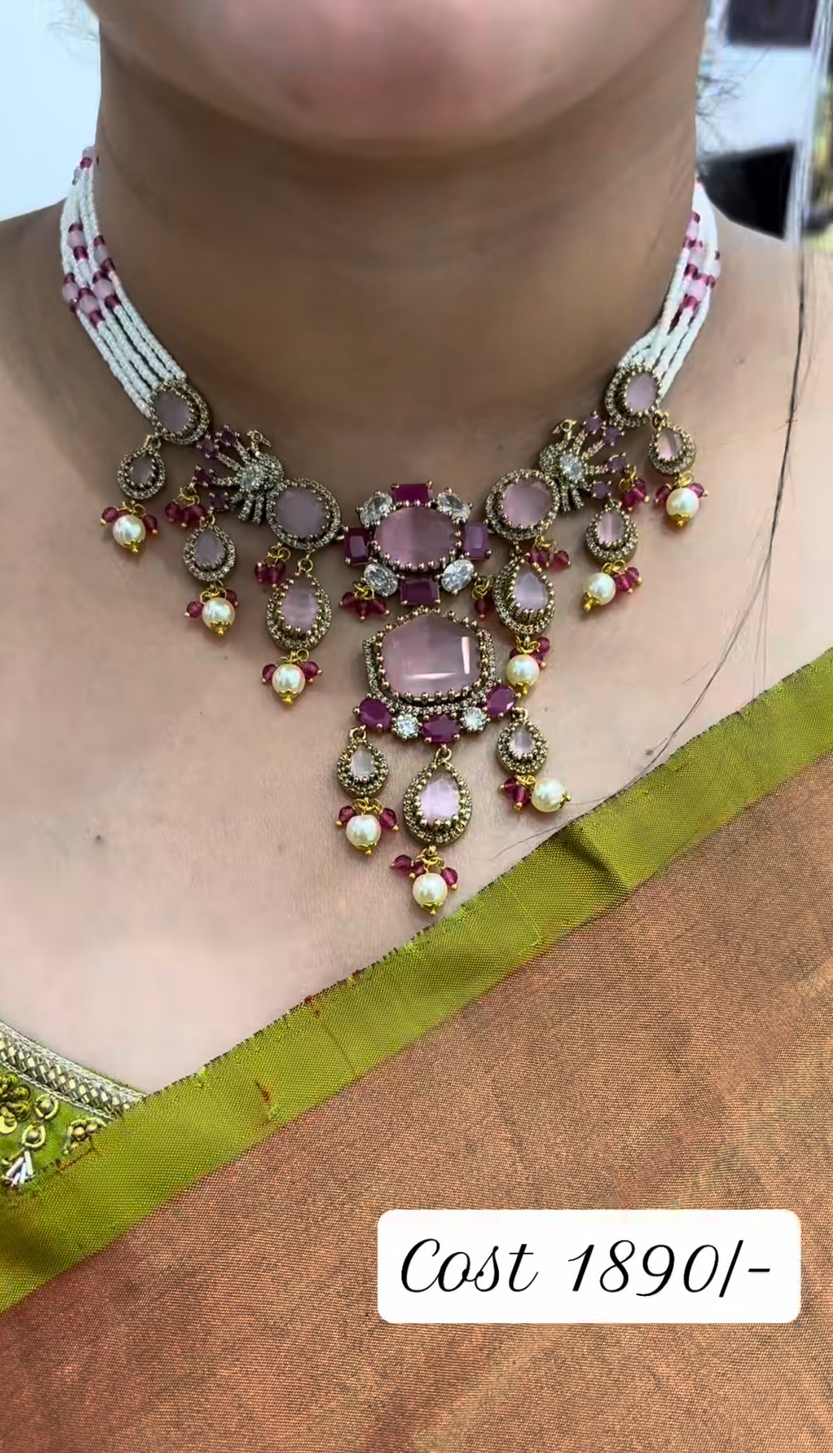 Beautiful pearls set