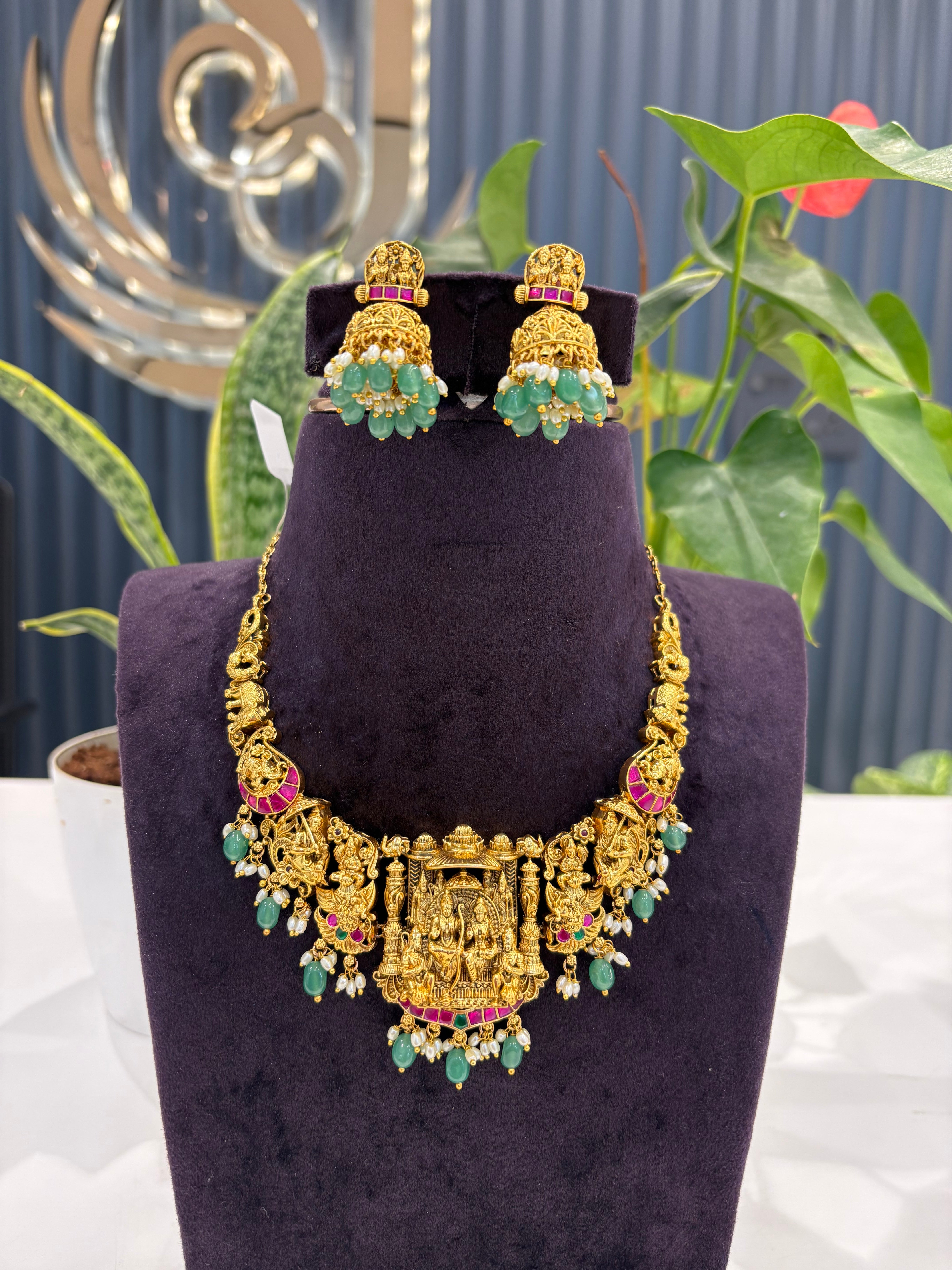 Beautiful jadav necklace
