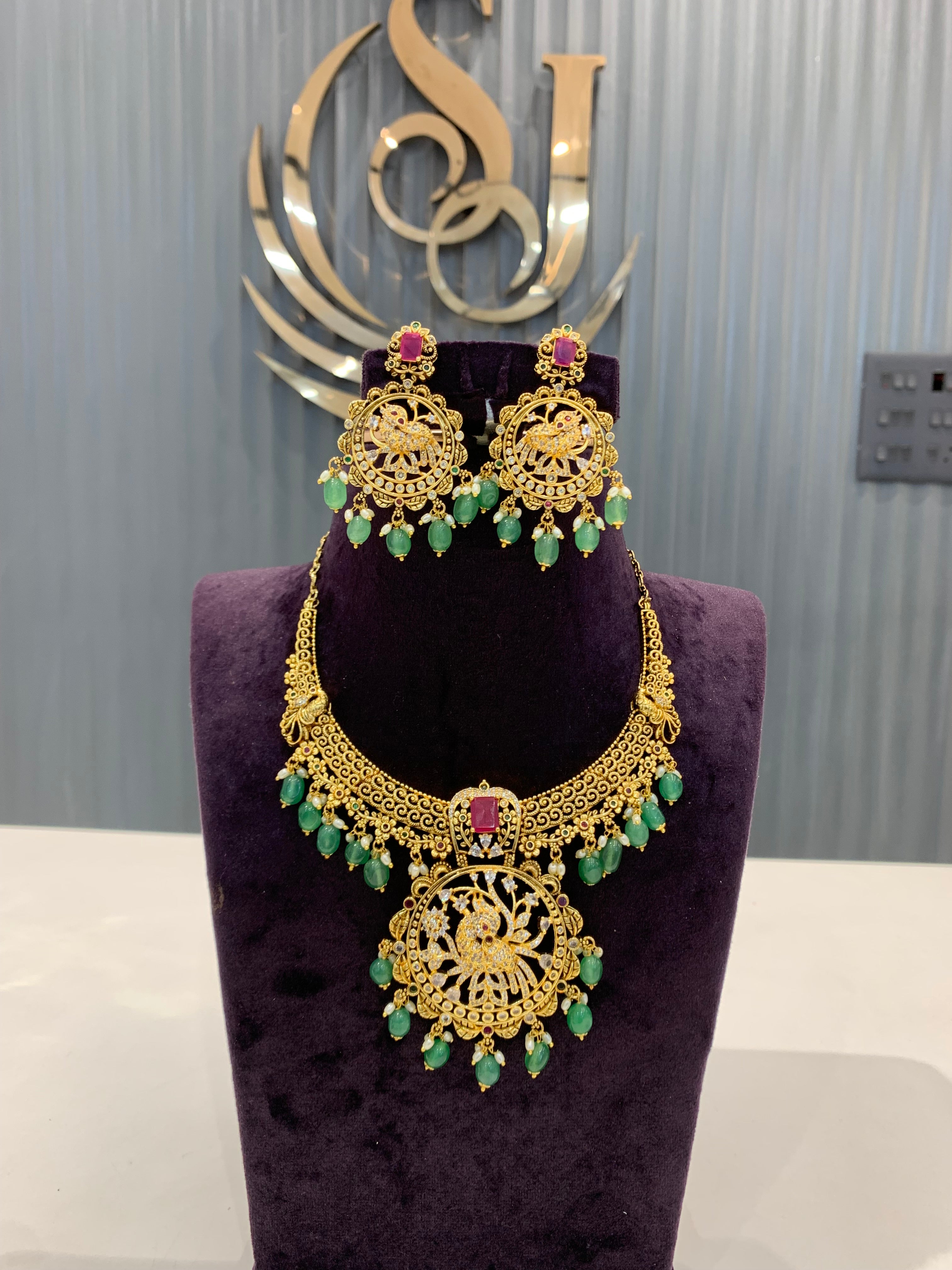 Beautiful Kanti style necklace