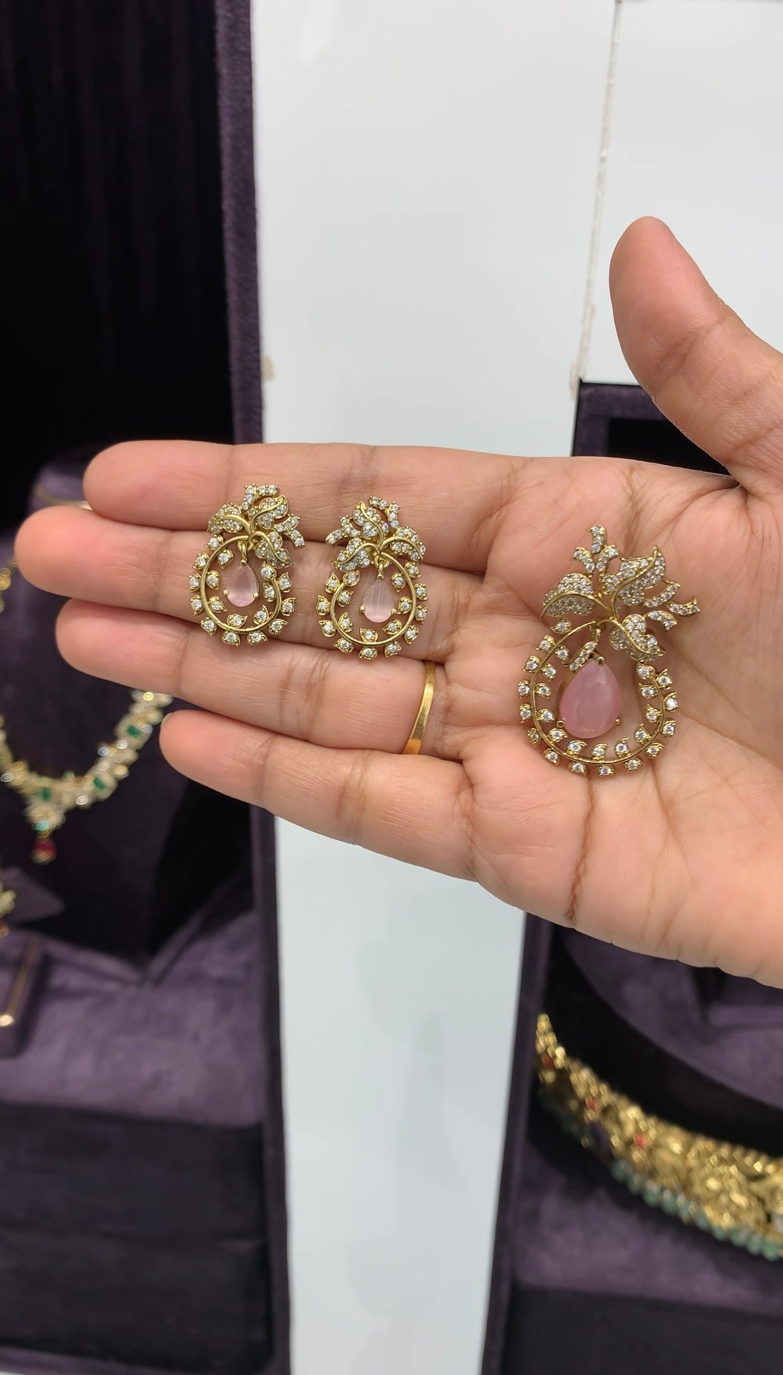 Cute pendent set with back hook