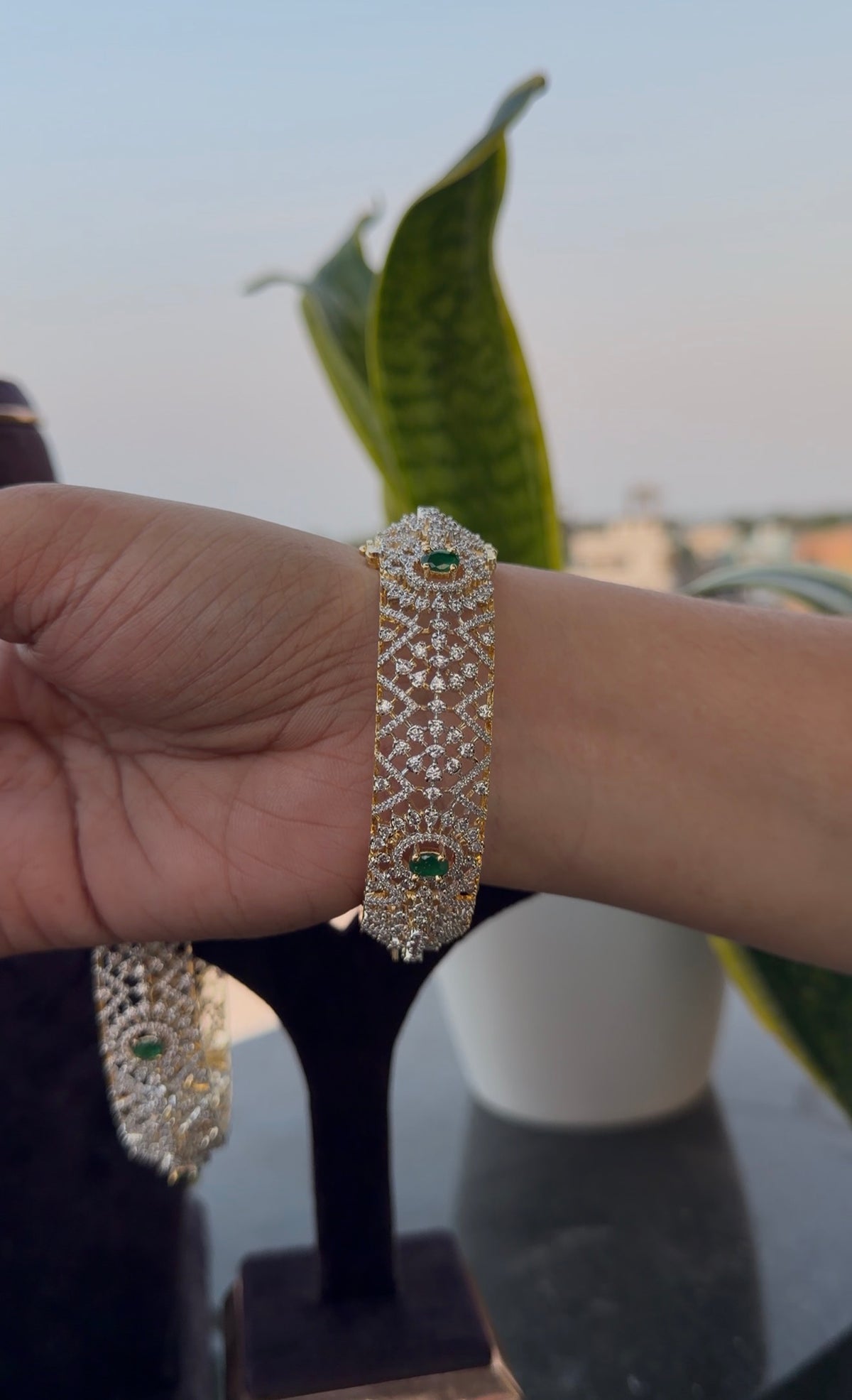 Beautiful green stone GJ polish bangle (single)free size