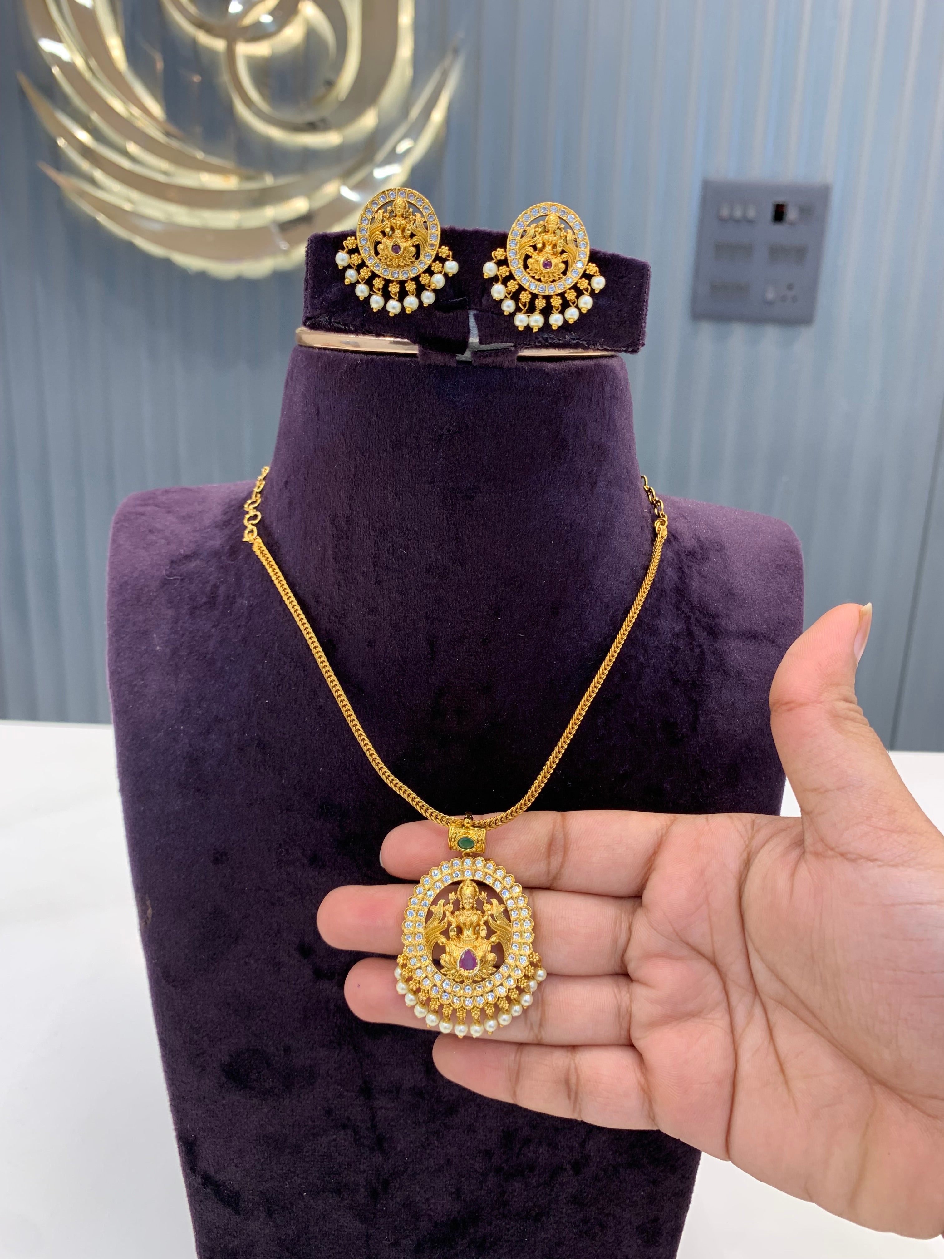 Beautiful simple necklace