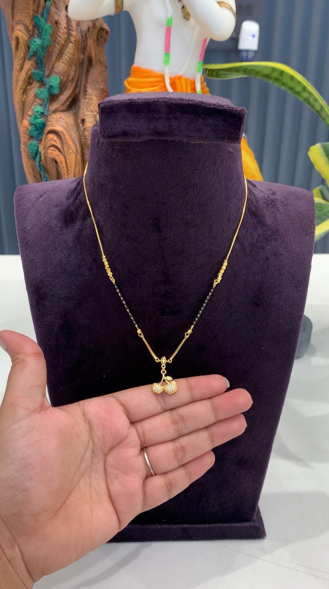 Beautiful Locket with Stylish Chain