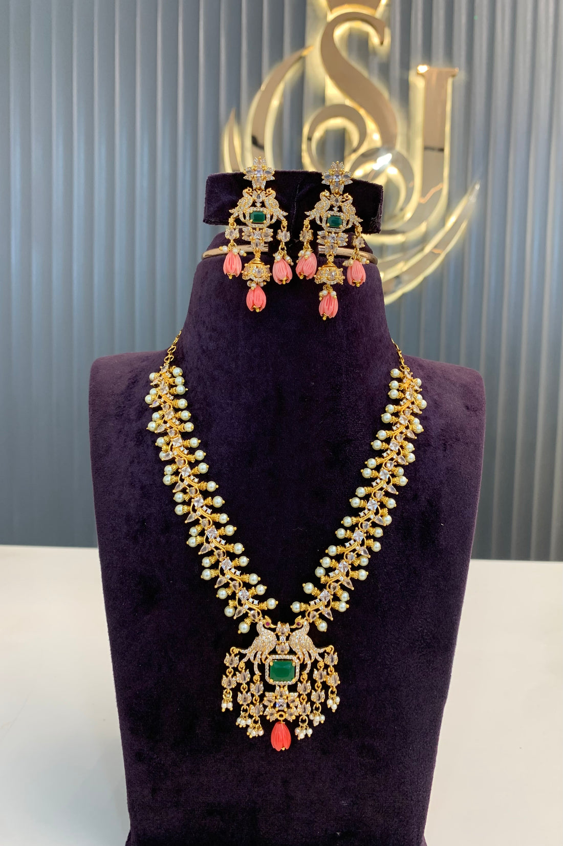 Beautiful neckset