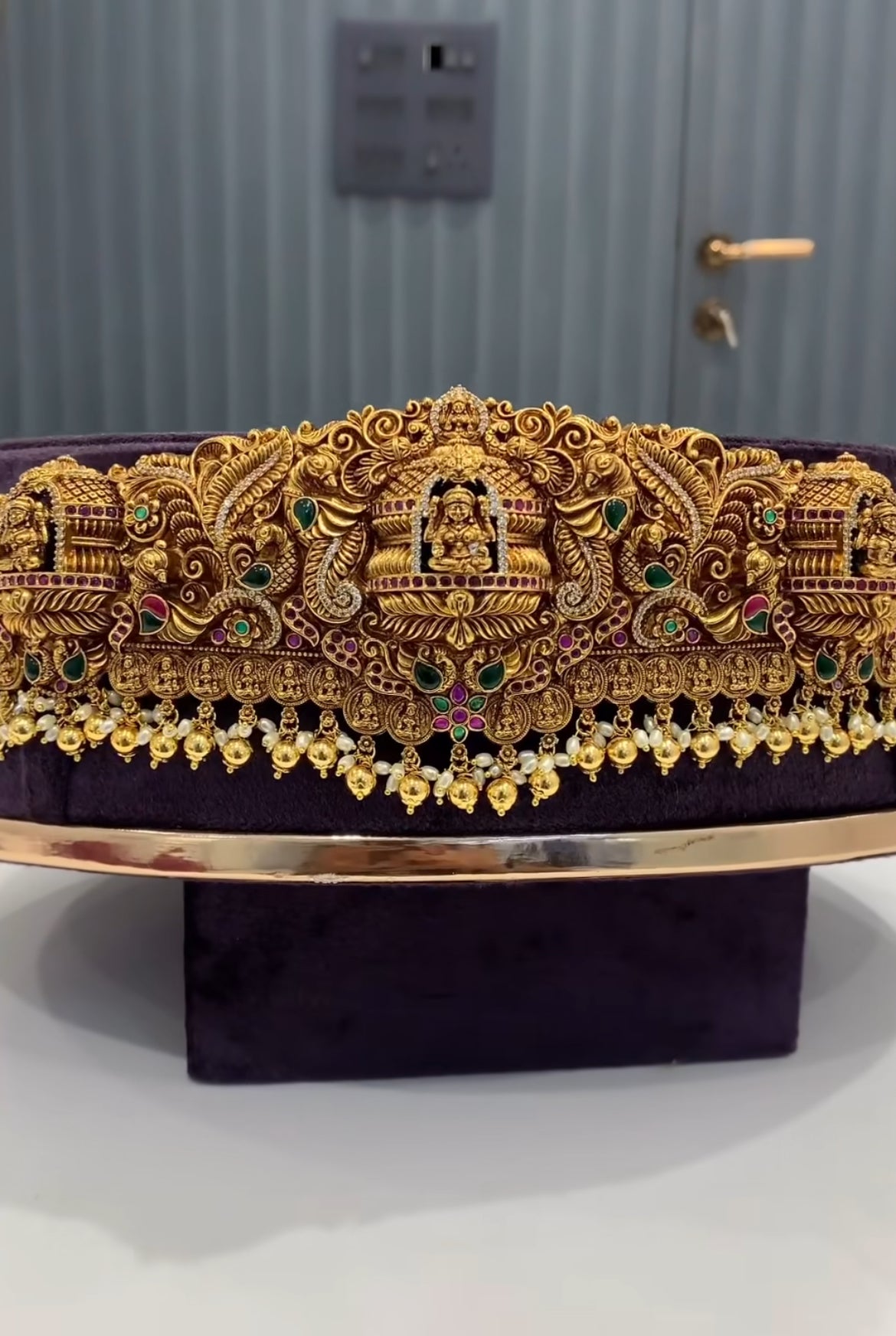 Beautiful gold replica vaddanm with 3D design