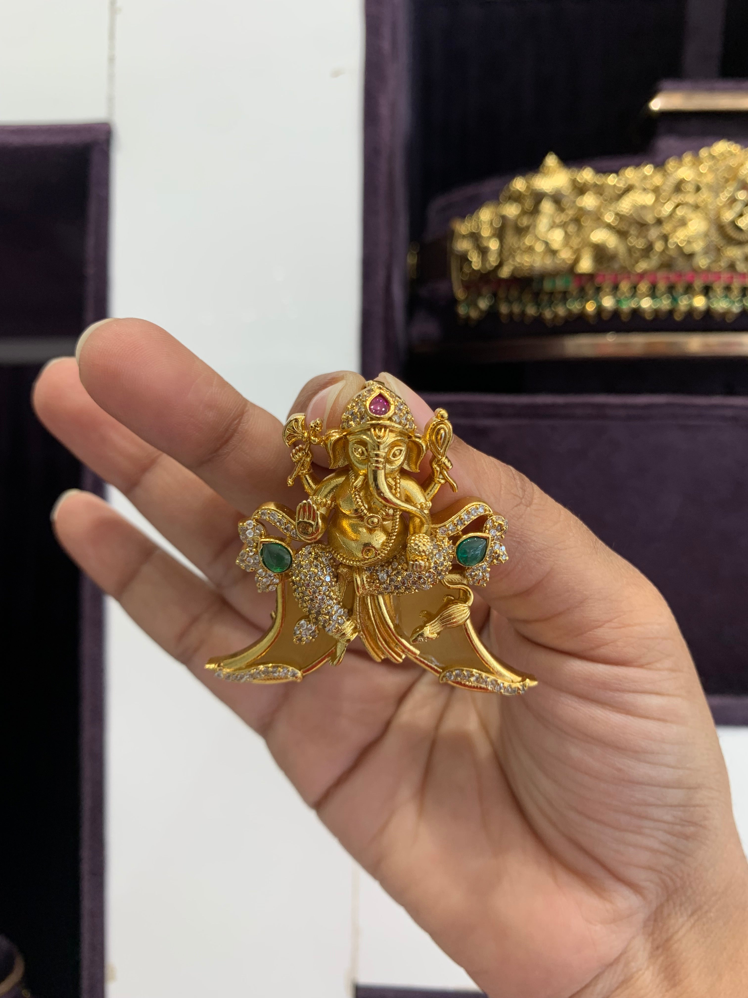 Beautiful Tiger nail Vinayaka Locket with Back hook