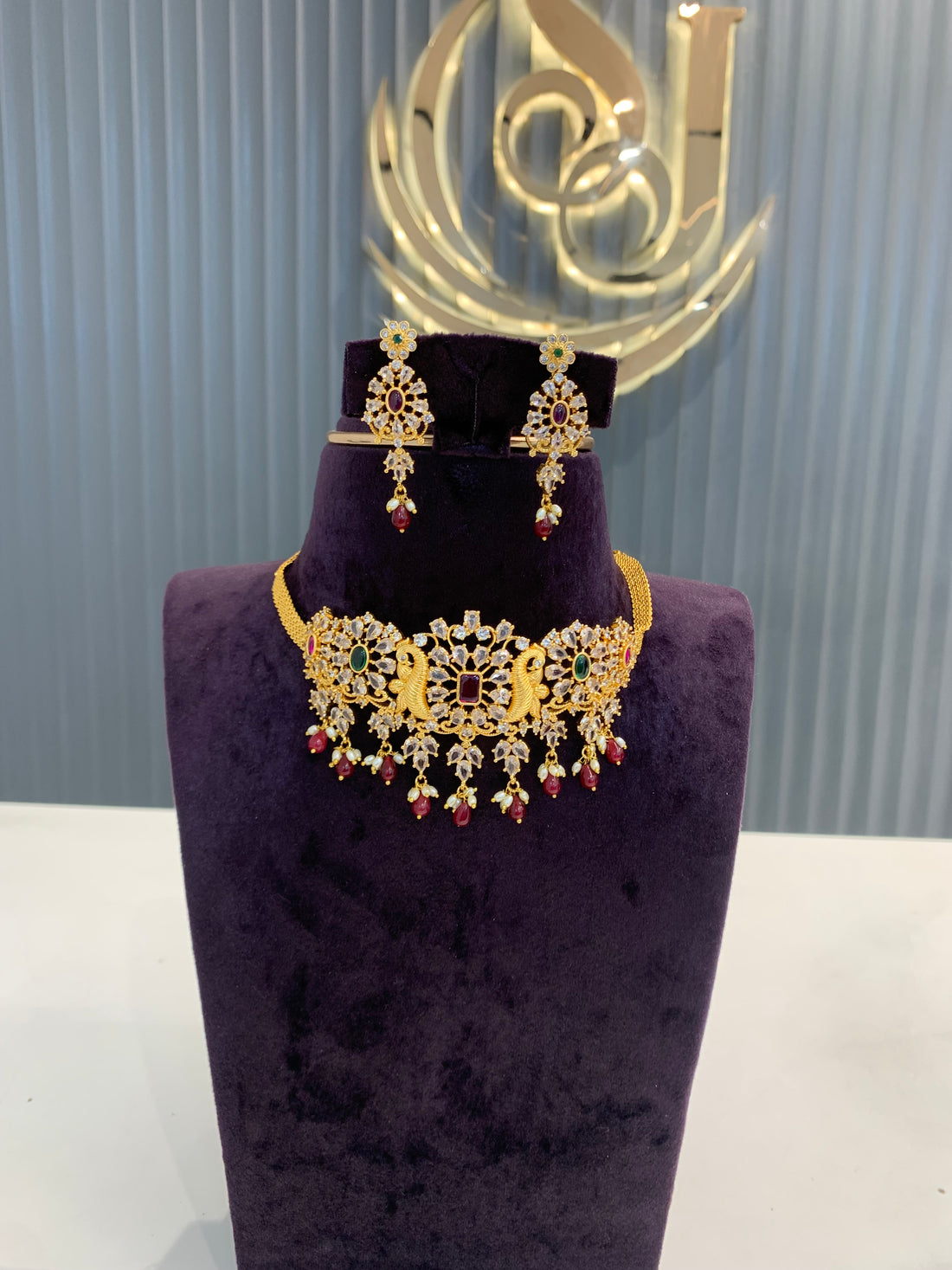 Beautiful mini chocker