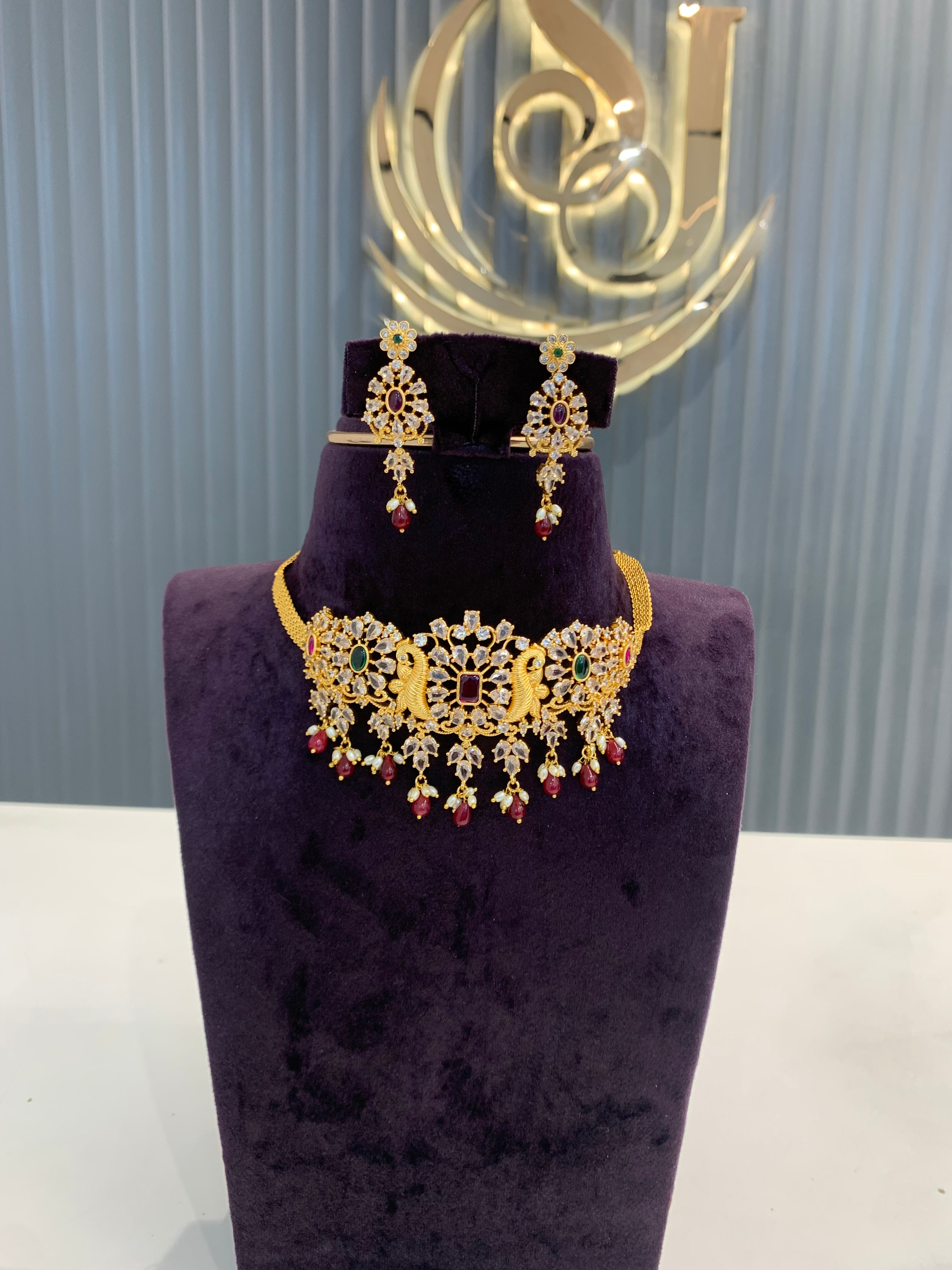 Beautiful mini chocker