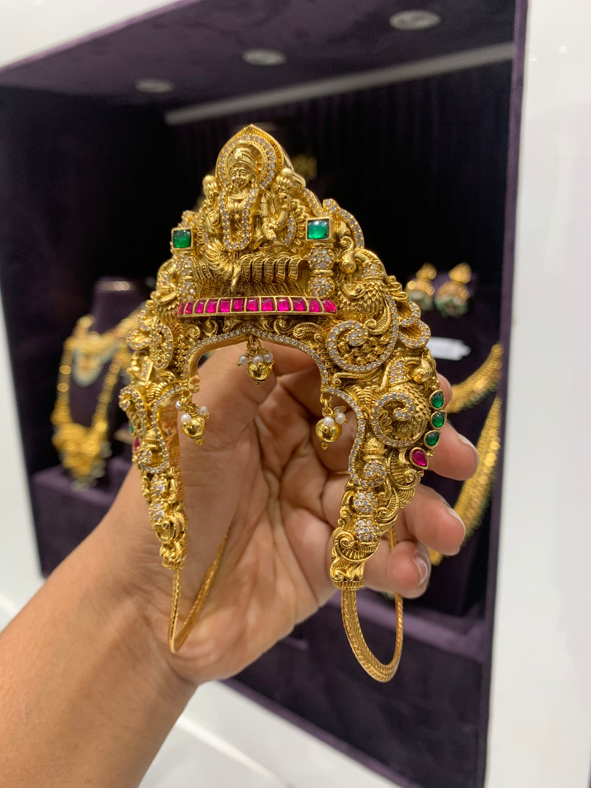 Beautiful Nakshi 3D Jadav Stone Adult Aaravanki