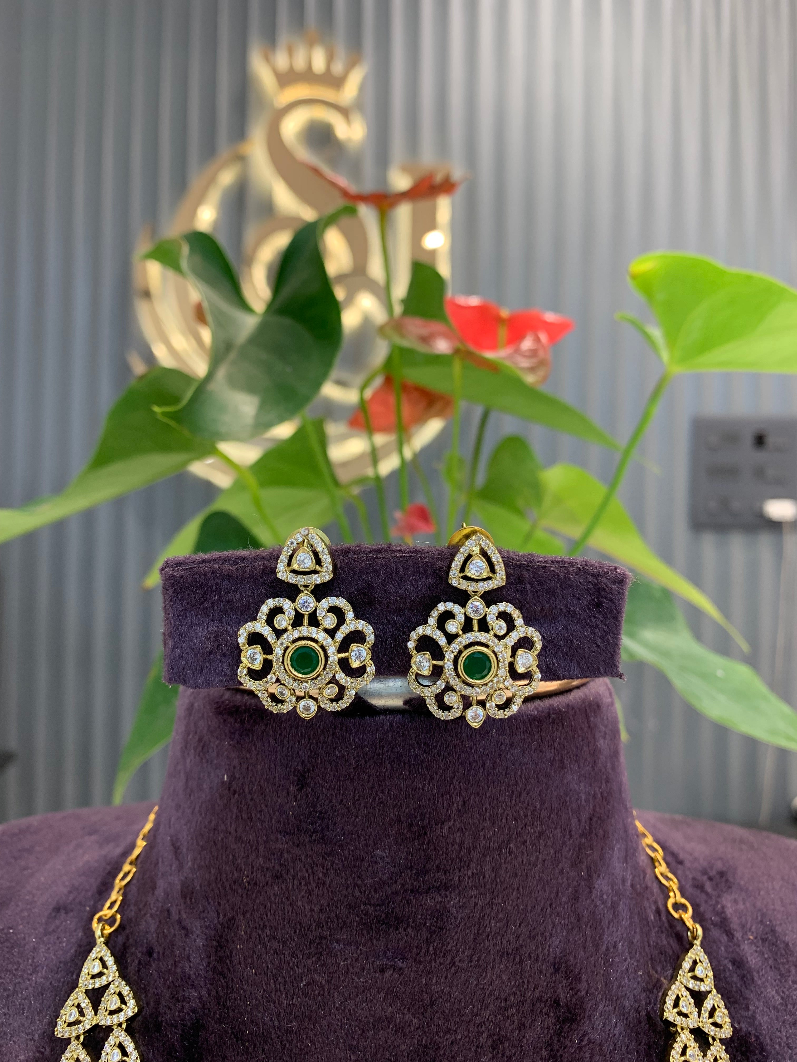 Beautiful mehandhi polish green  stone double step necklace