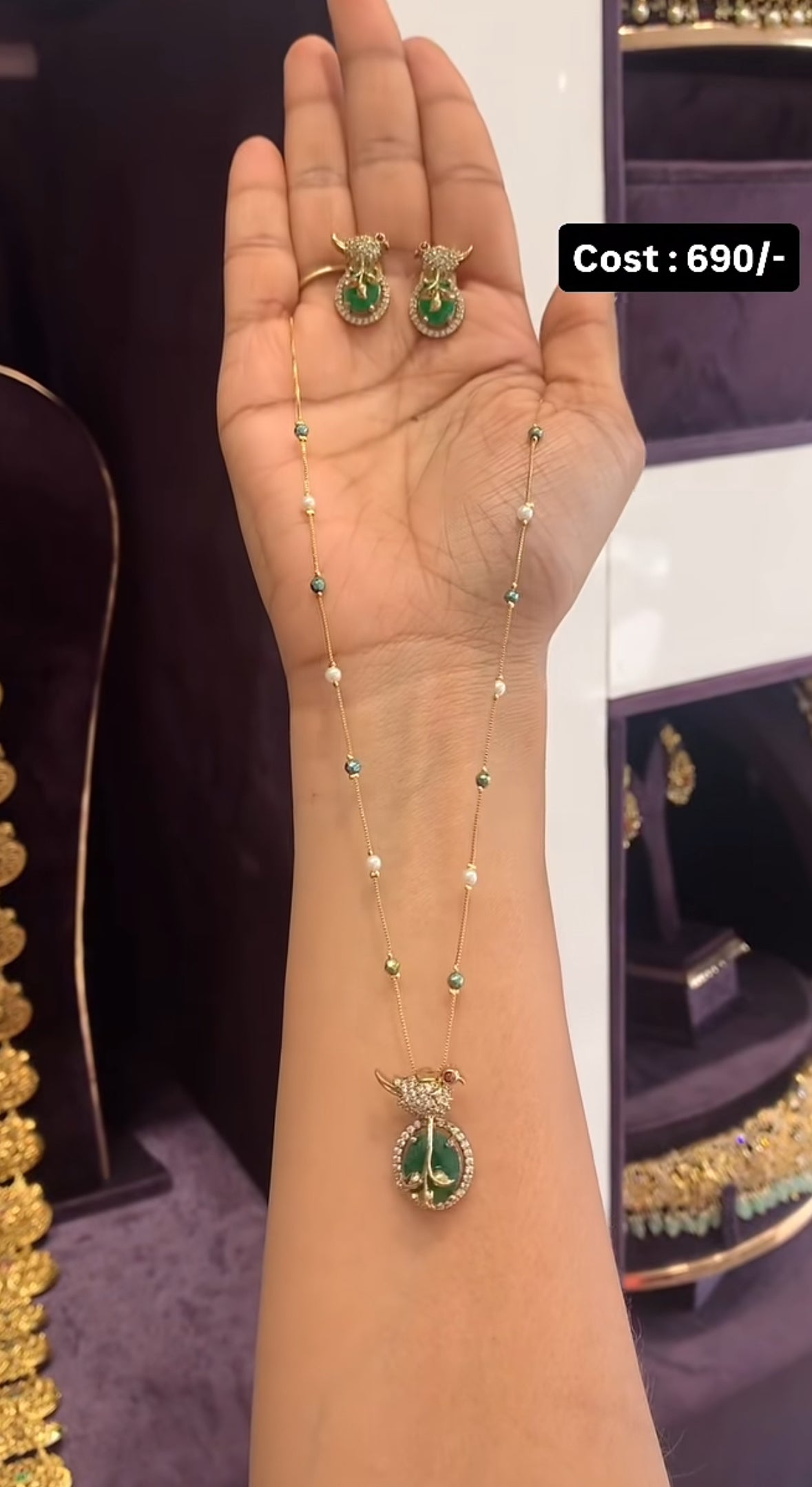 Beautiful pendant with fancy chain