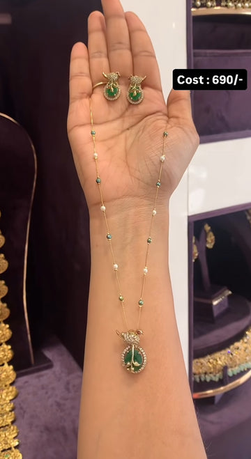 Beautiful pendant with fancy chain