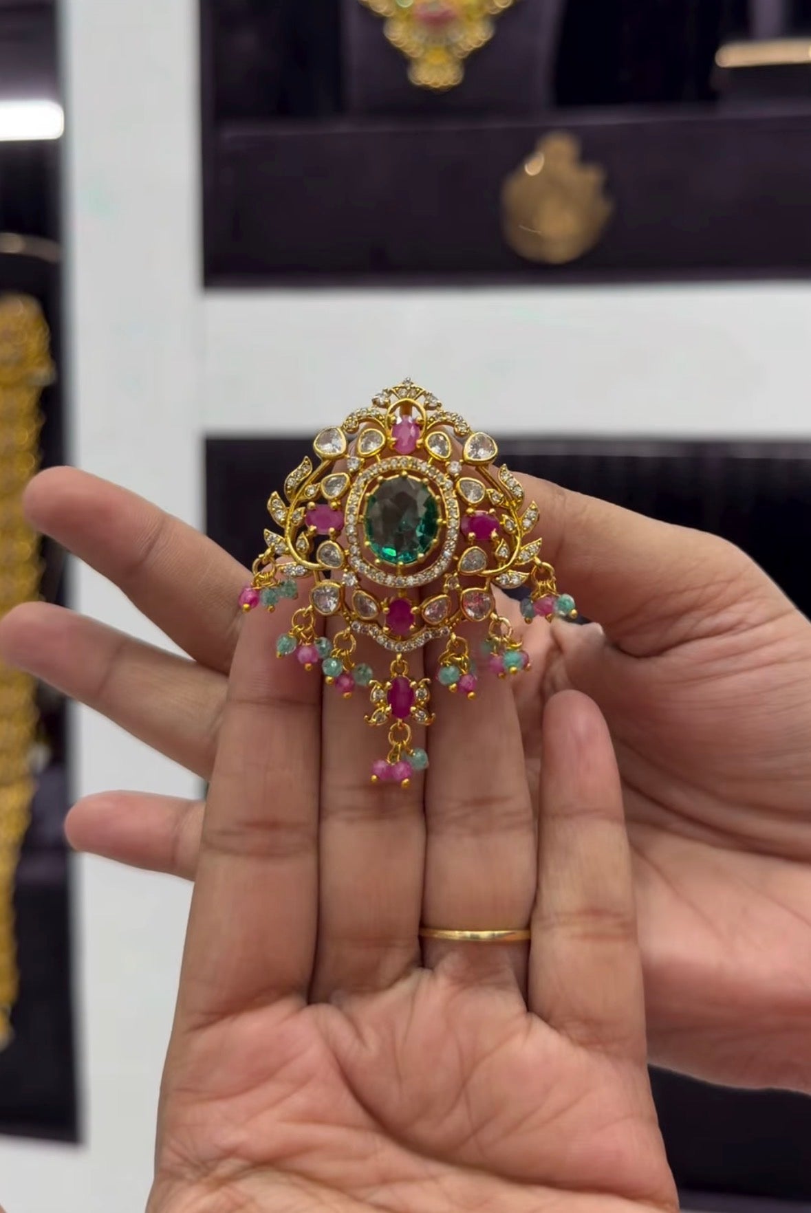 Beautiful pendant with back hook