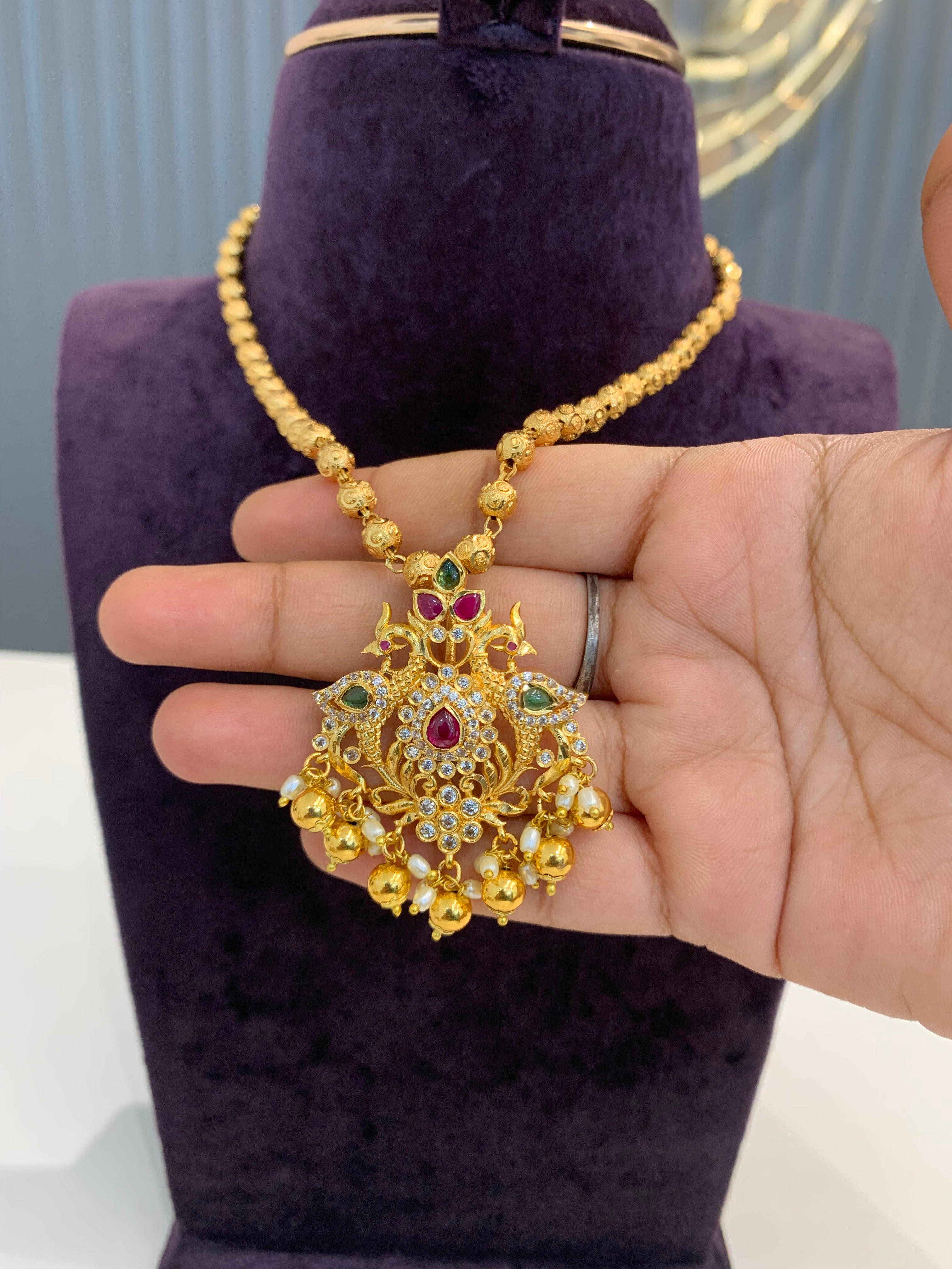 Beautiful pendent with gold boll chain 18’inches