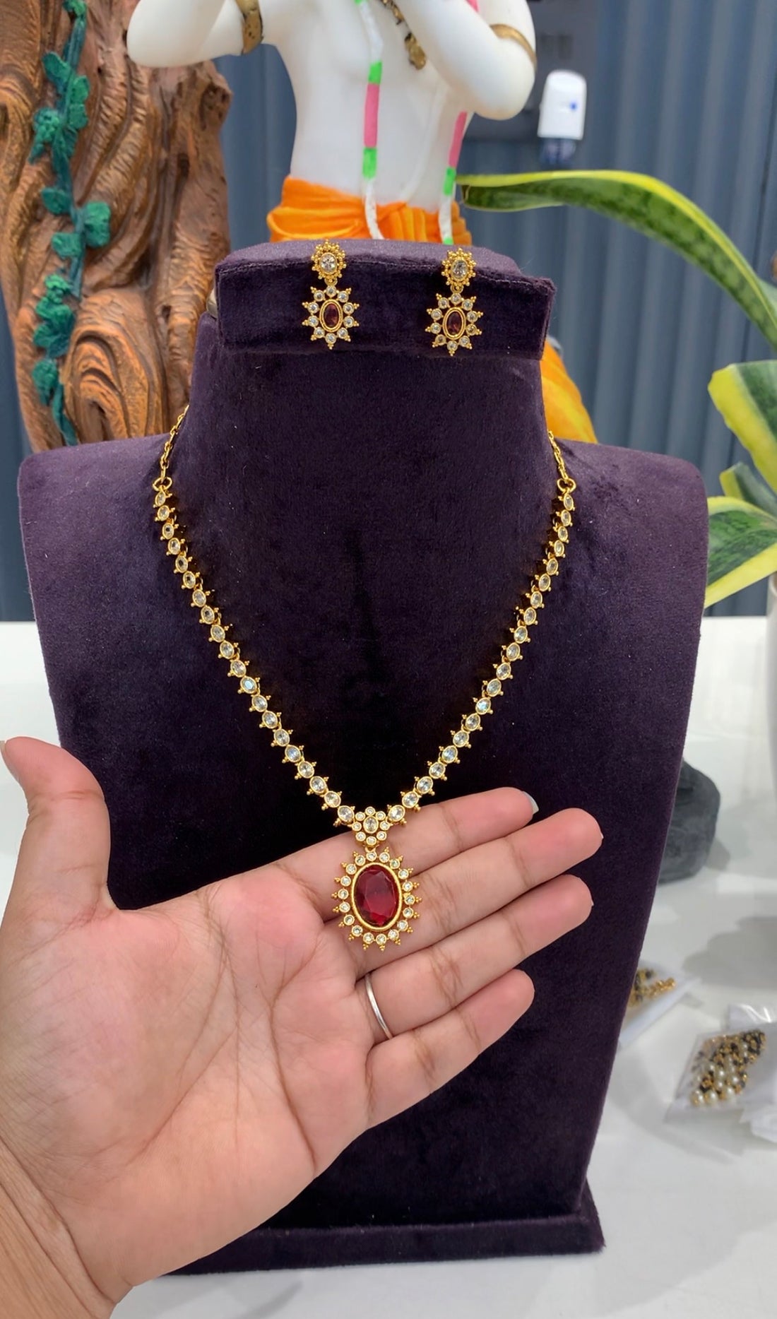 Beautiful partywear necklace