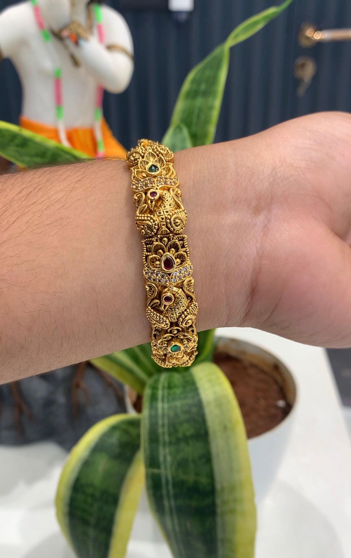 Beautiful traditional openable bangle (single)