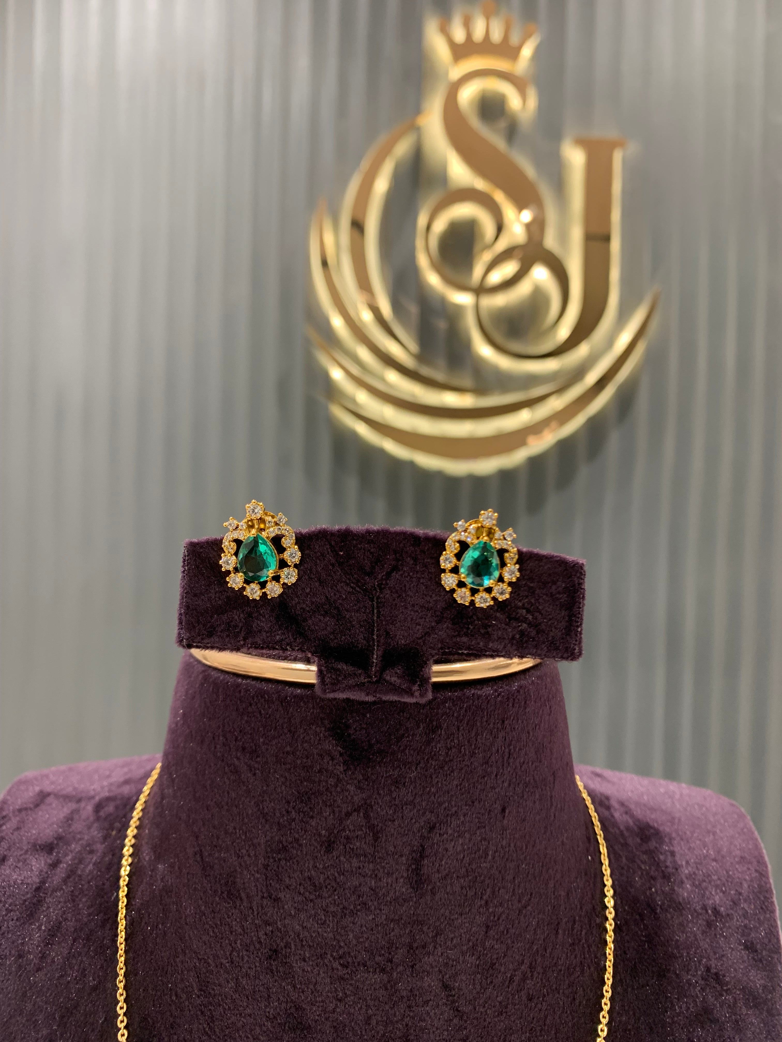 Beautiful trendy gold replica chain set