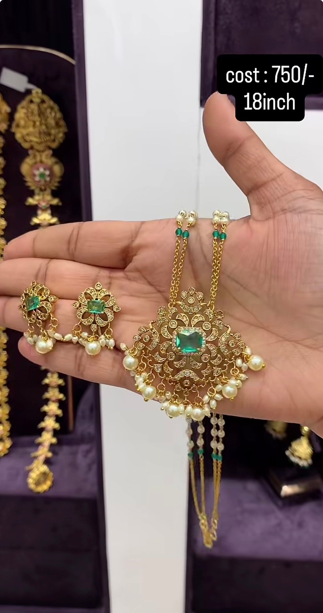 Beautiful pendent set with 18Inches