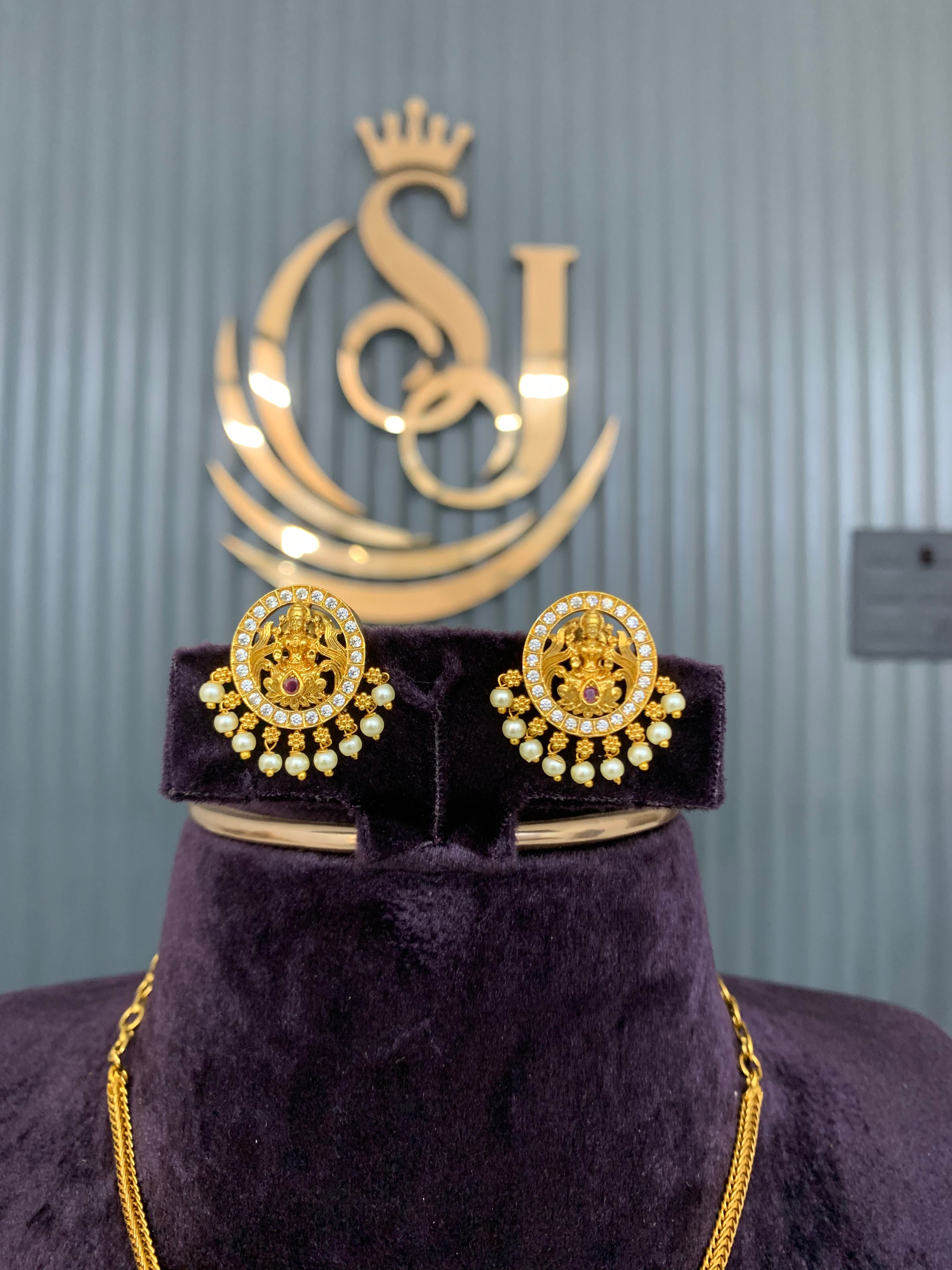 Beautiful simple necklace