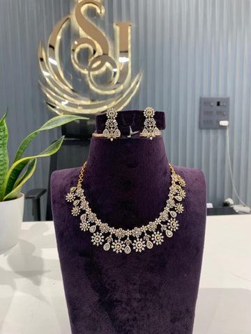 Beautiful party wear necklace