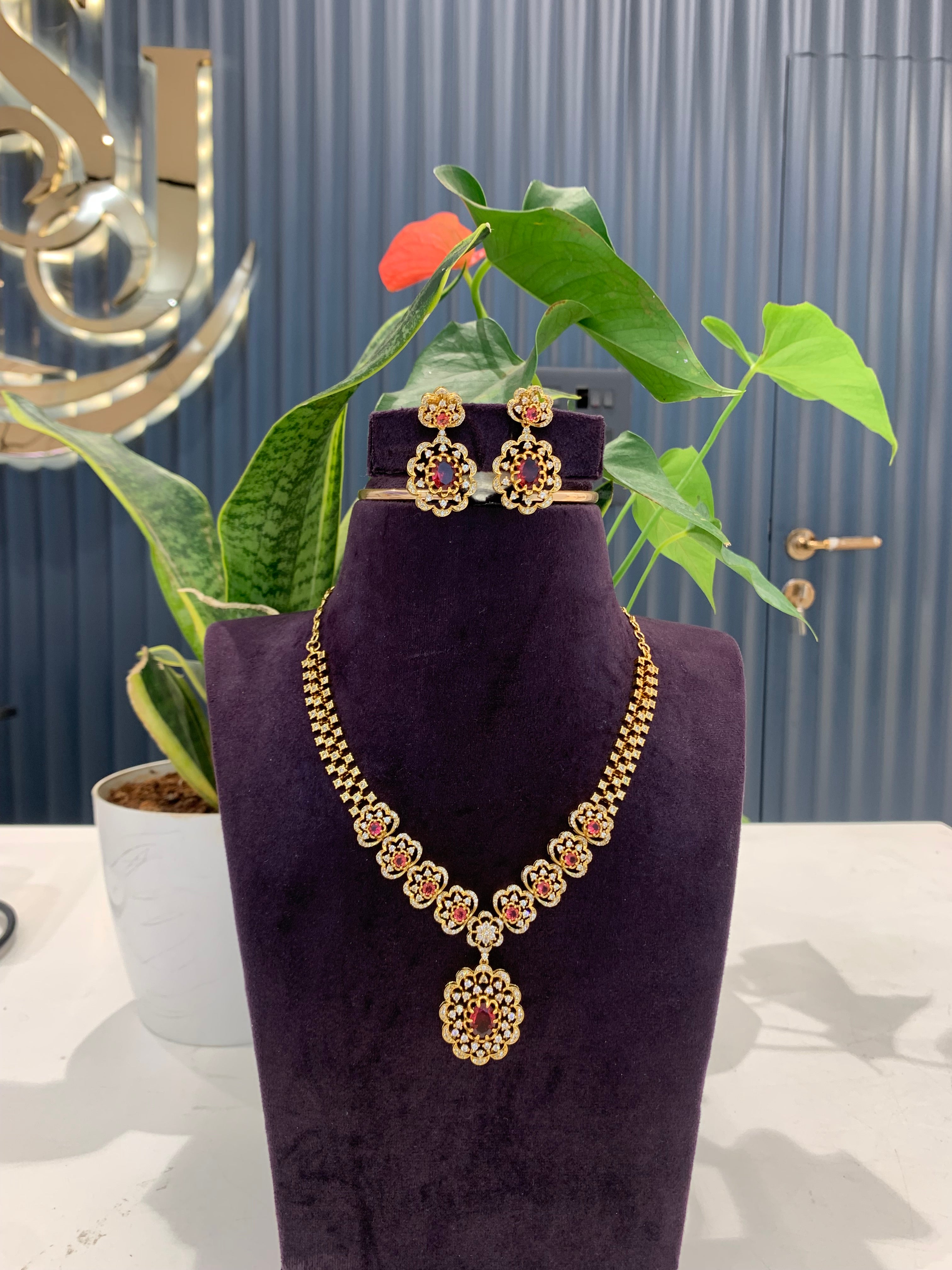 Beautiful party necklace