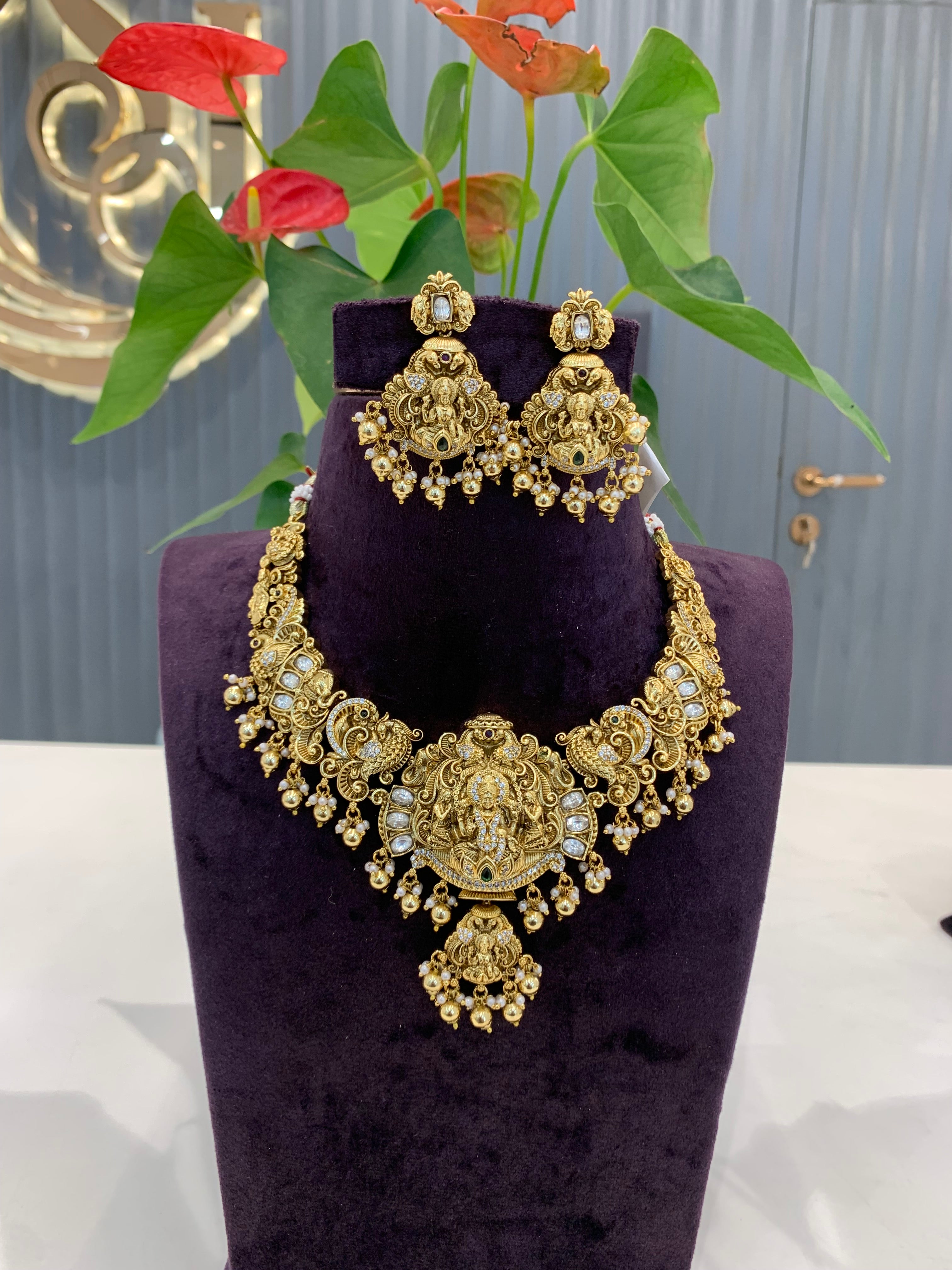 Beautiful 3D kundhan set