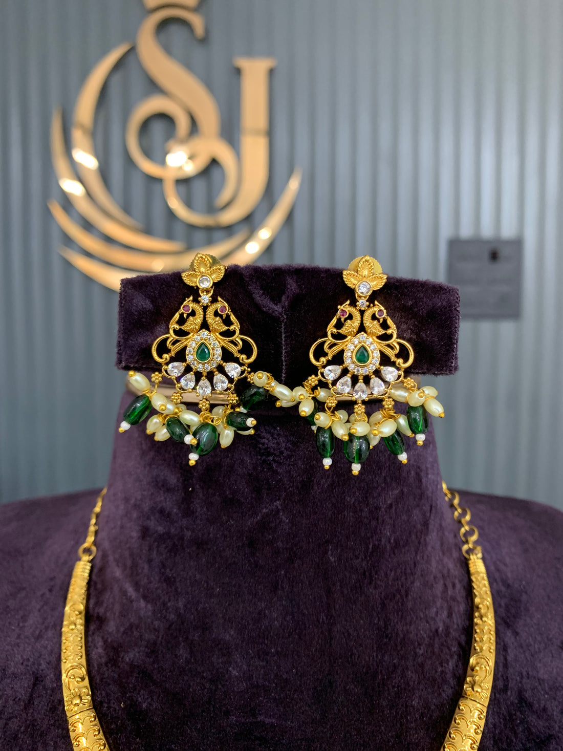 Beautiful Kanti style necklace
