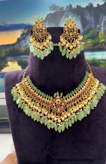 Because customised chocker set
