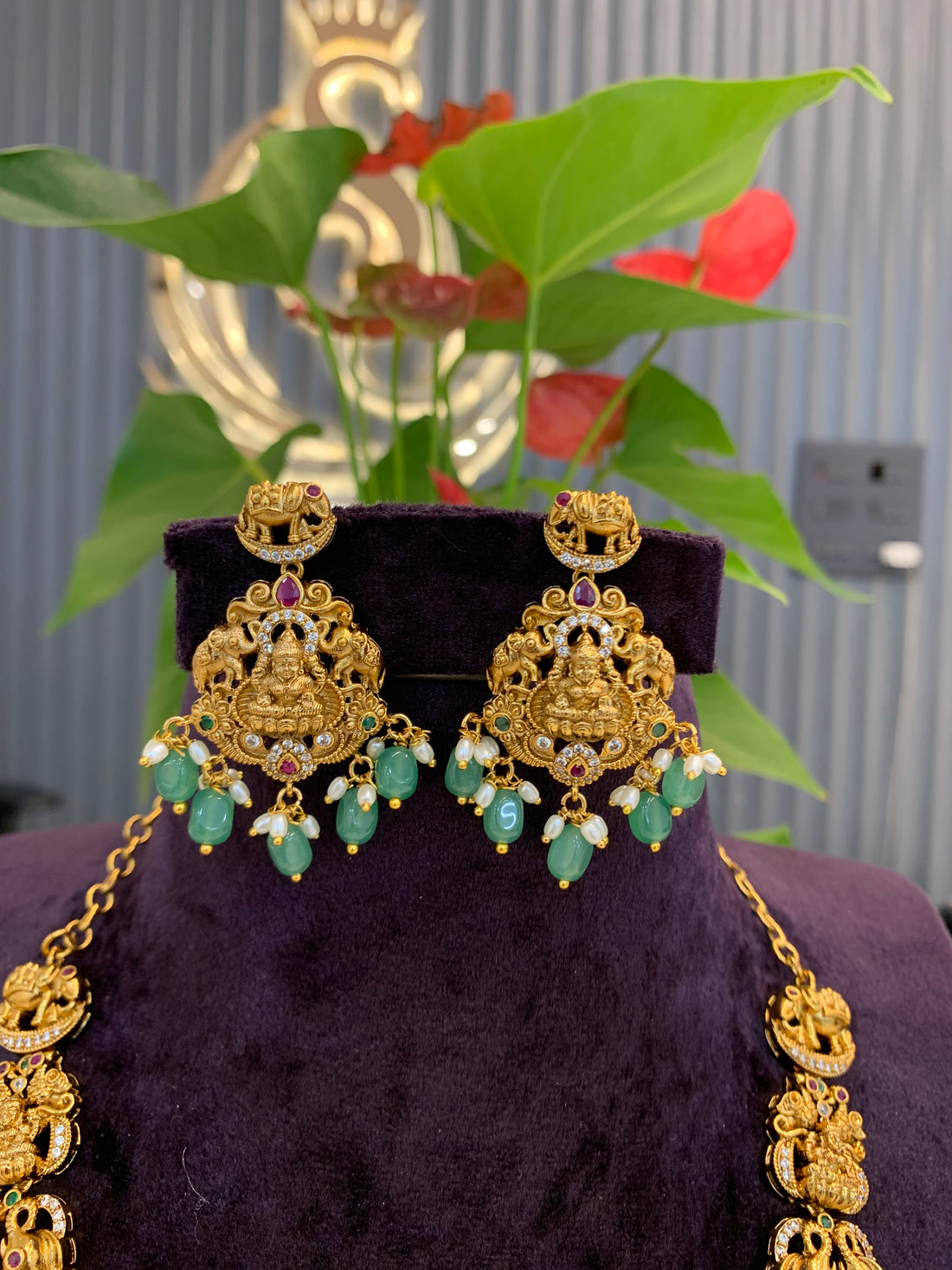 Beautiful mini neckset