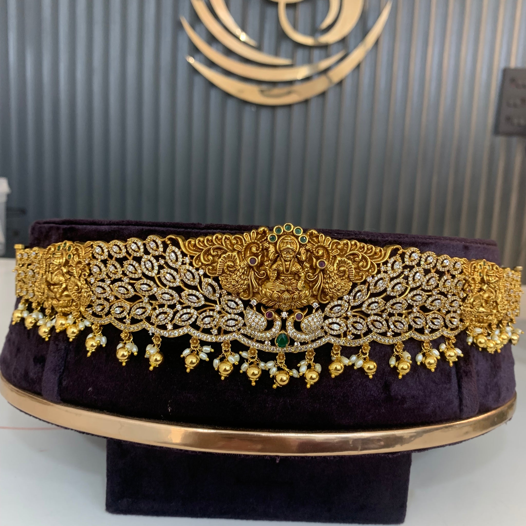 Beautiful Nakshi vaddanam with white stones