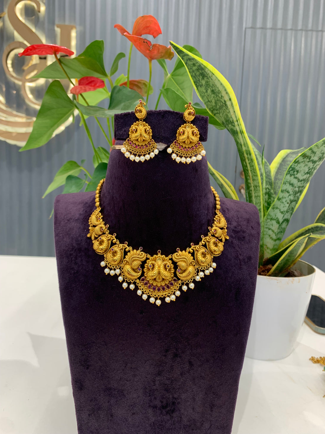 Beautiful nakshi simple neckset