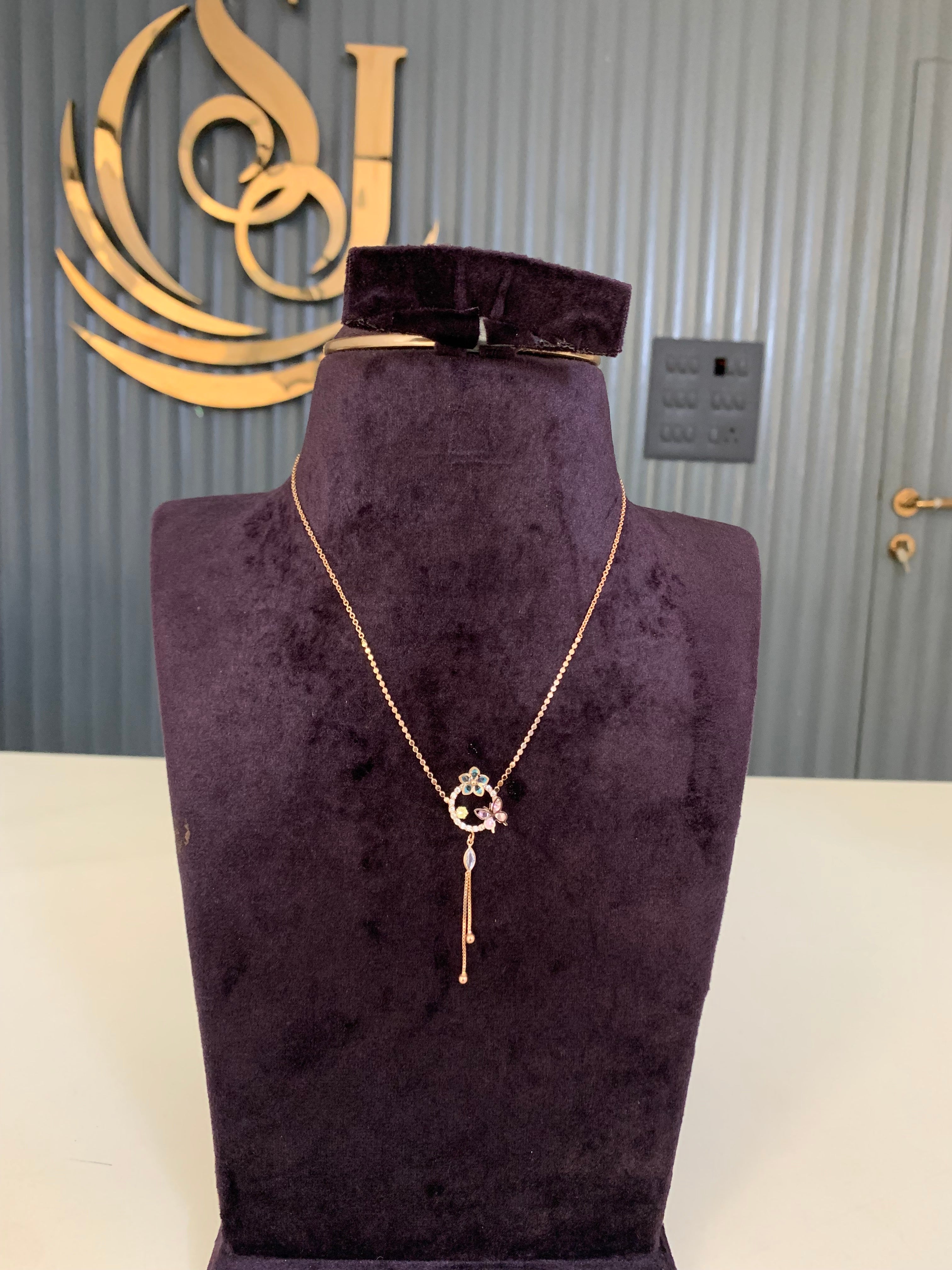 Beautiful rose gold polish necklace