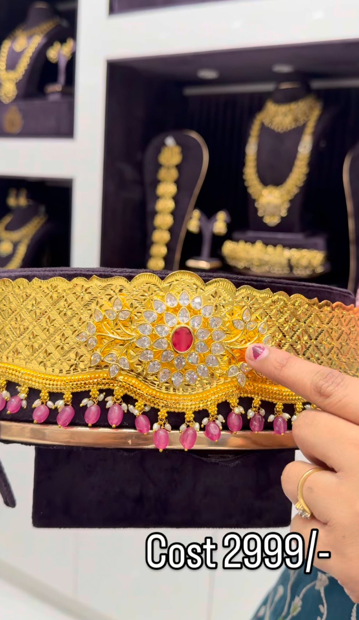 Beautiful vaddanam with uncut stone lockets